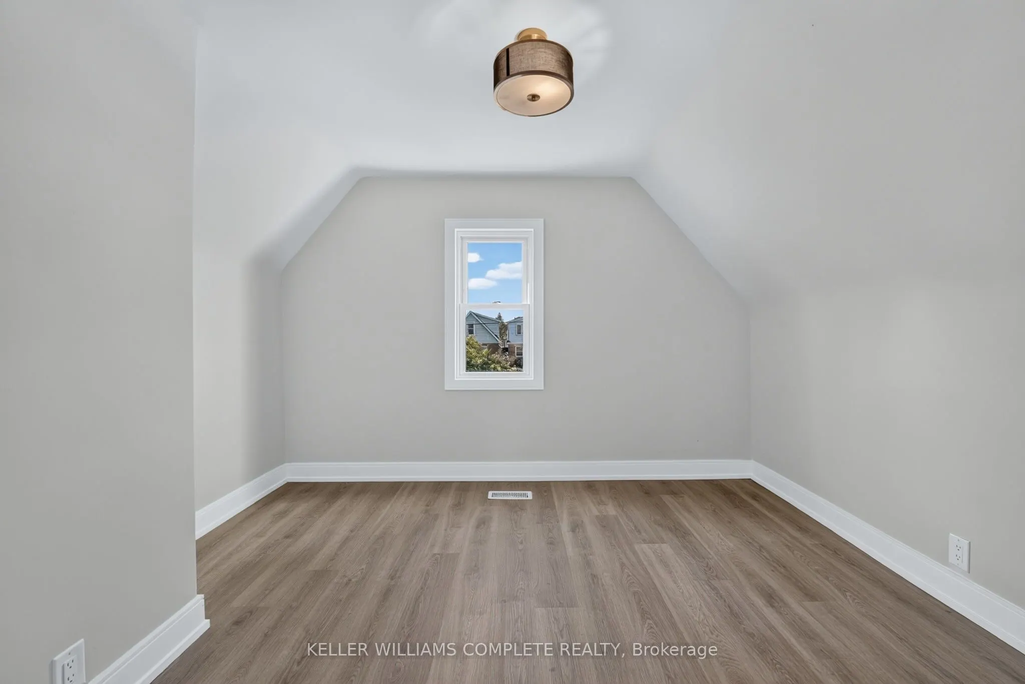 215 PALING Avenue