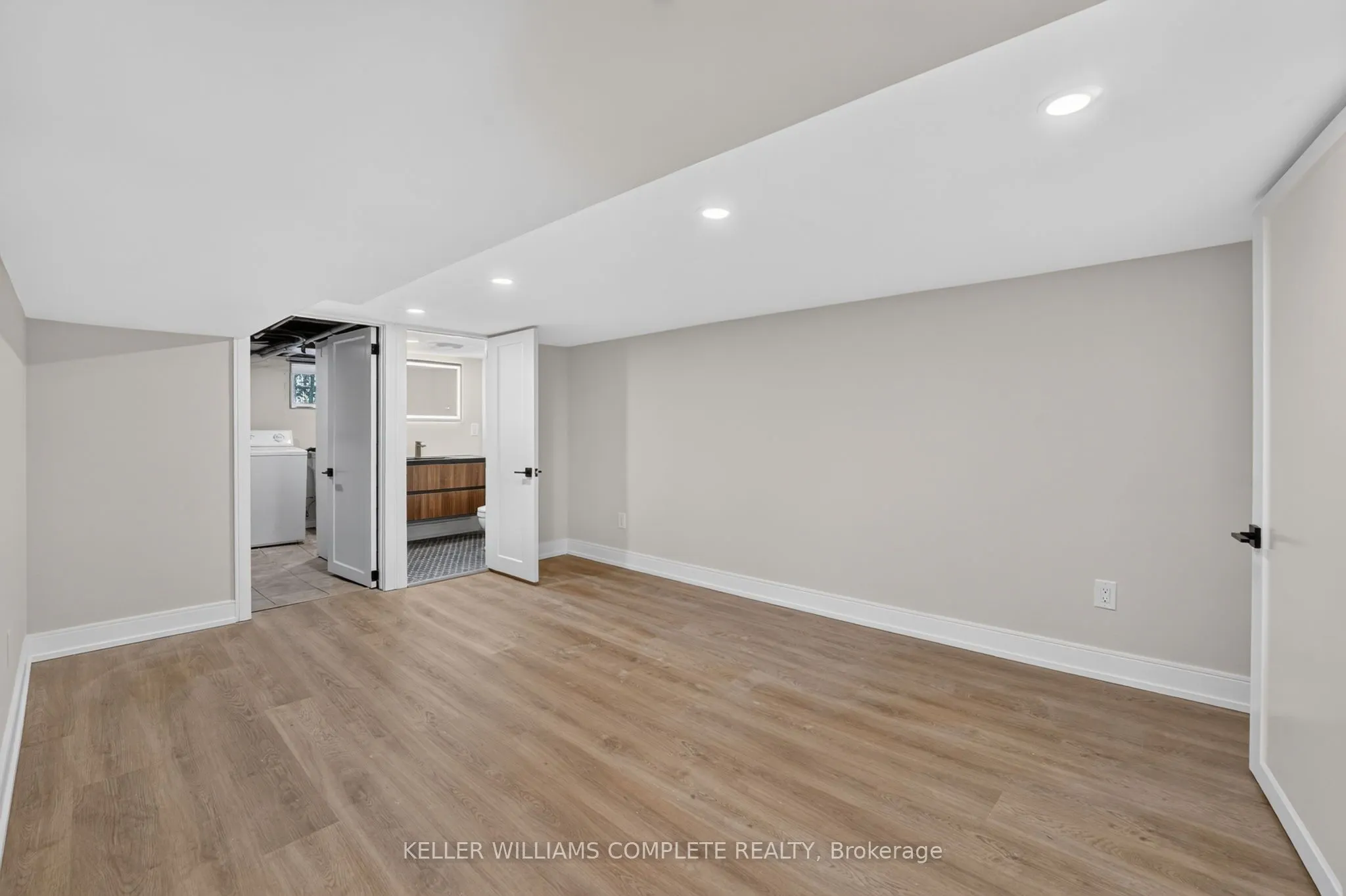 215 PALING Avenue