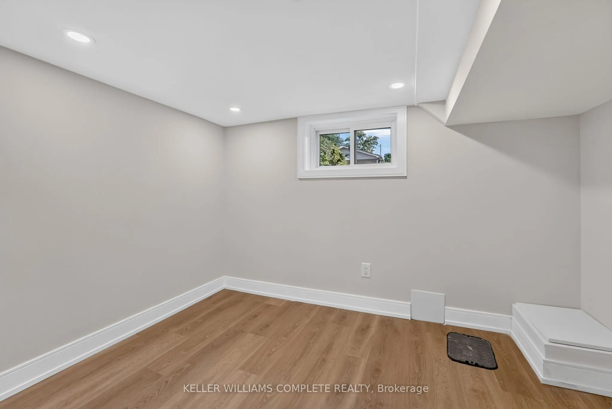 215 PALING Avenue