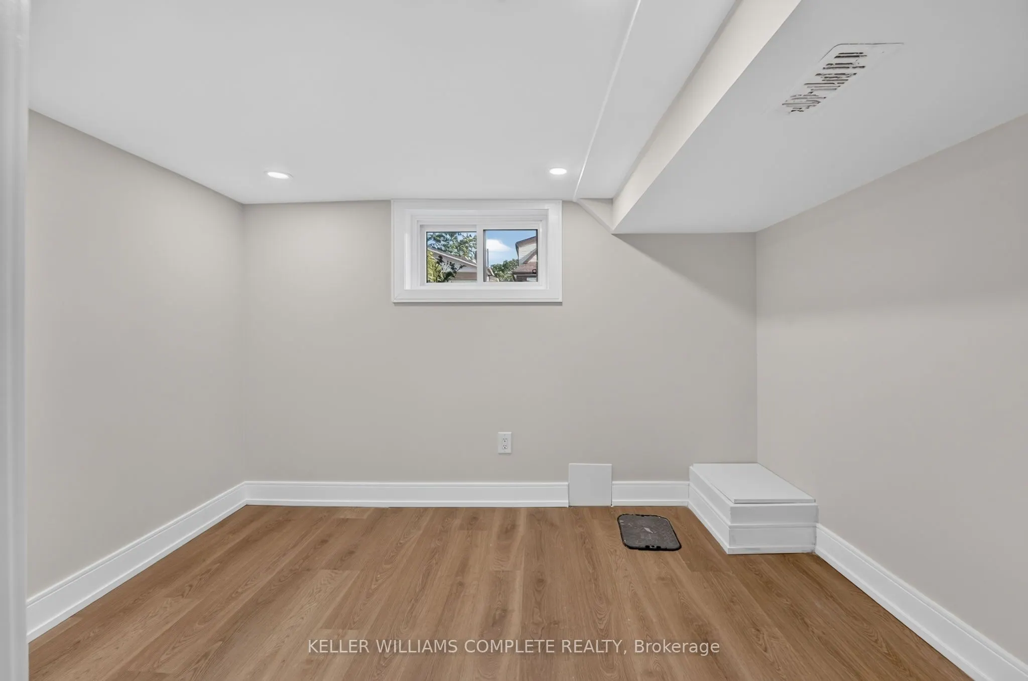 215 PALING Avenue
