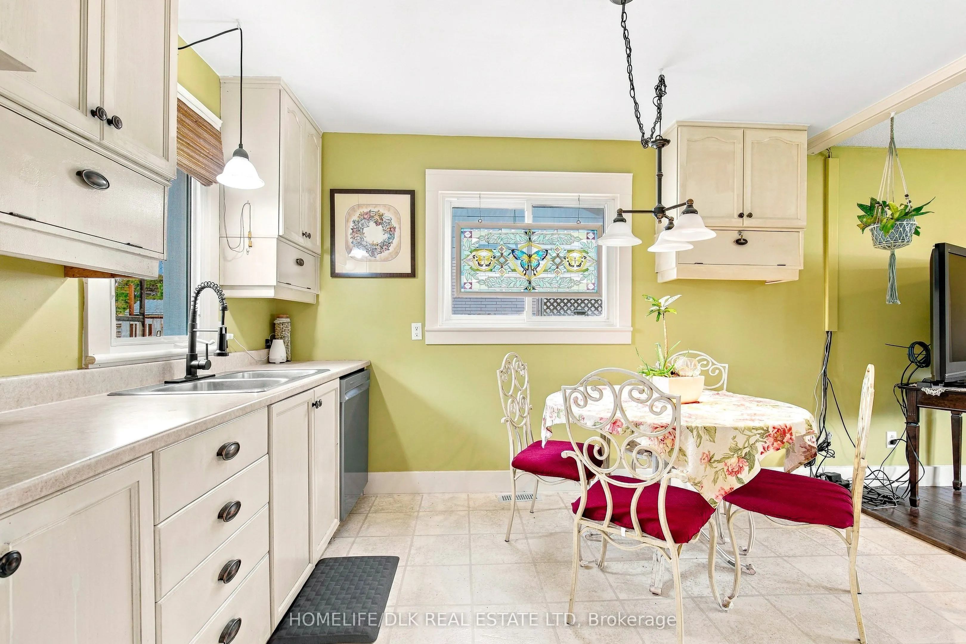 2269 Kelly's Avenue