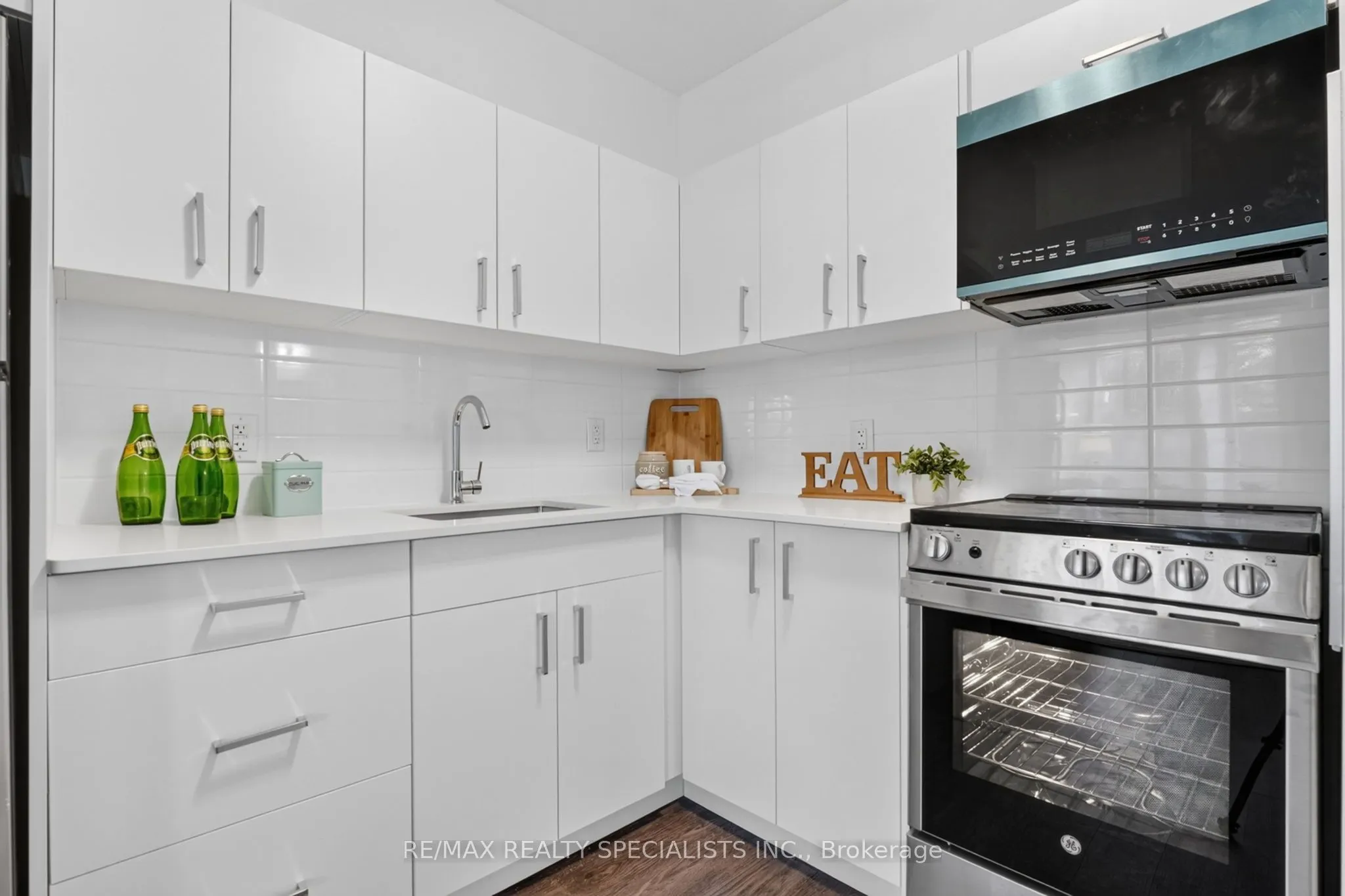 44 QUEENSTON Street #1A