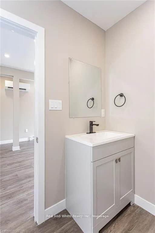279 William Street #2 Upper