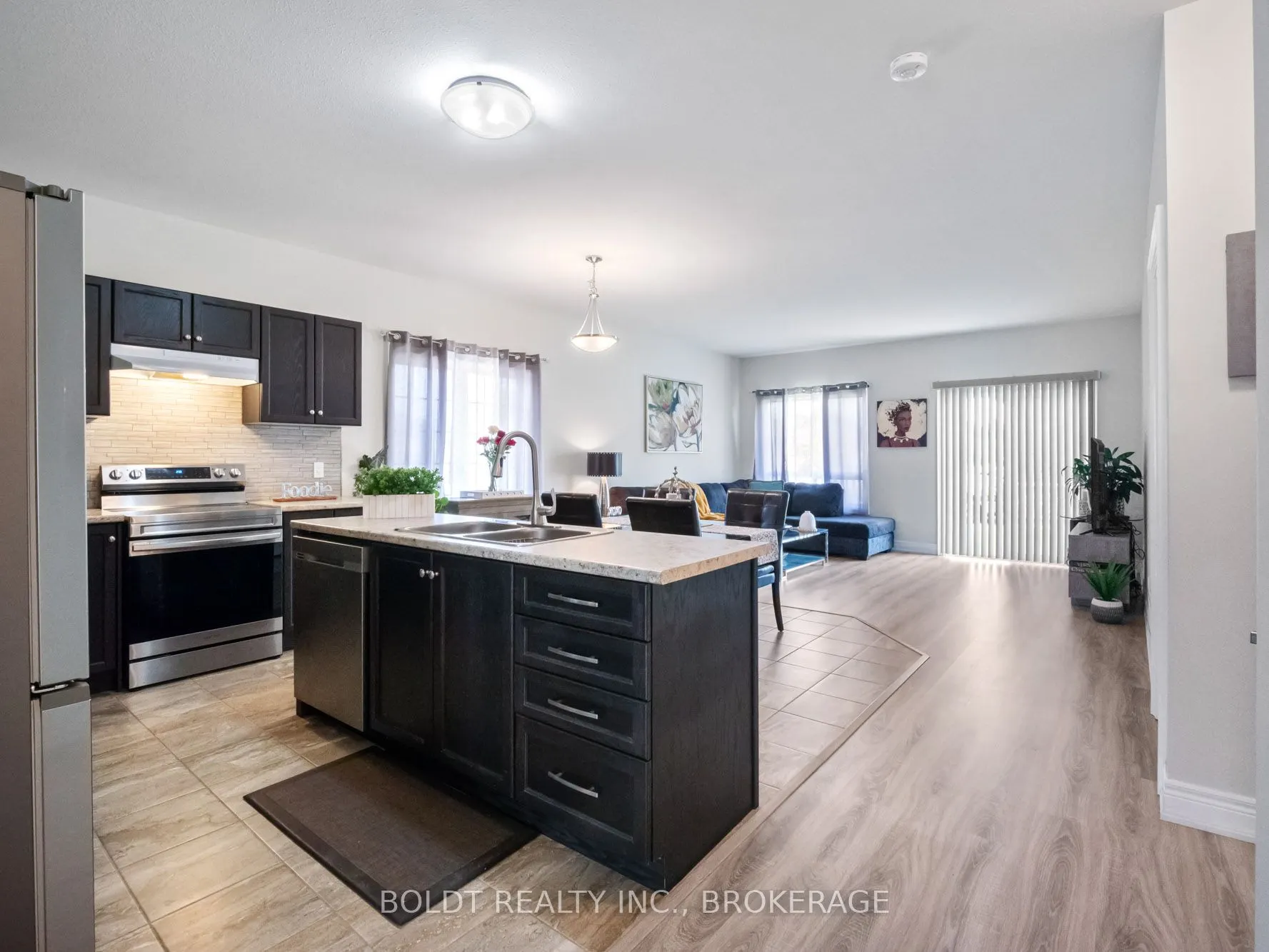412 Hummel Crescent