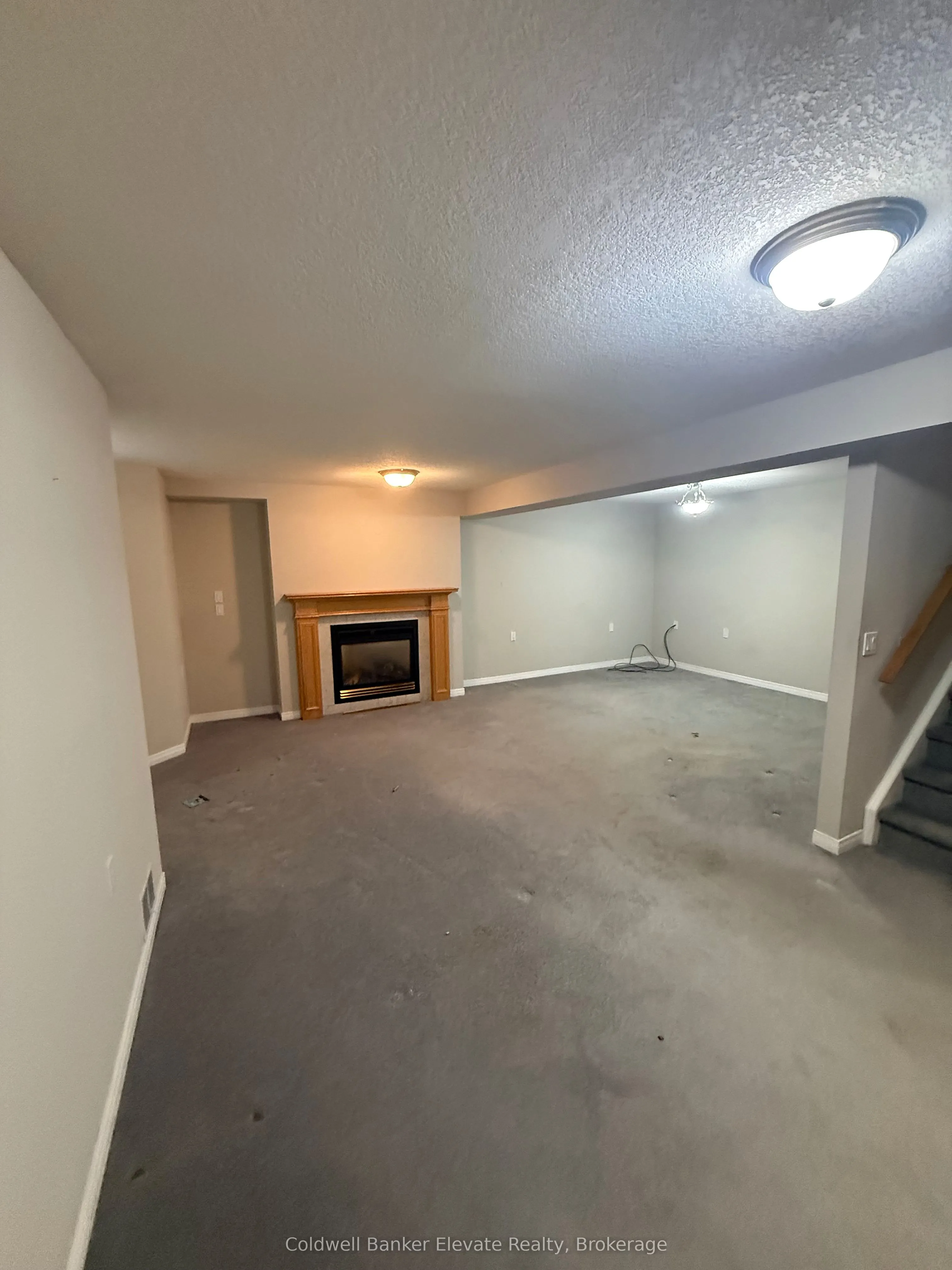 2705 Kingsway Drive #9