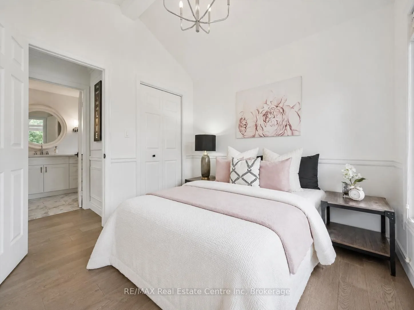 18 KEYS Crescent