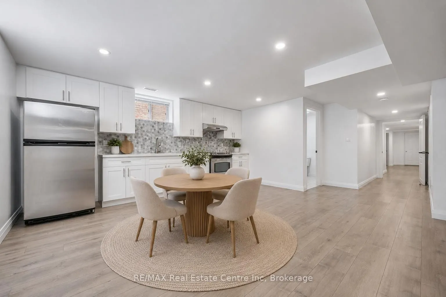 18 KEYS Crescent