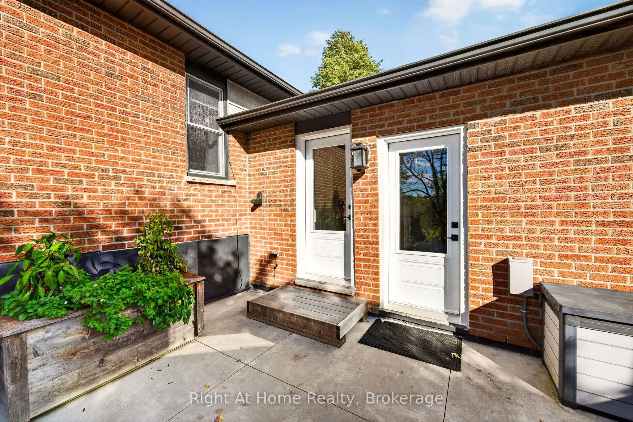 23 Laurendale Avenue
