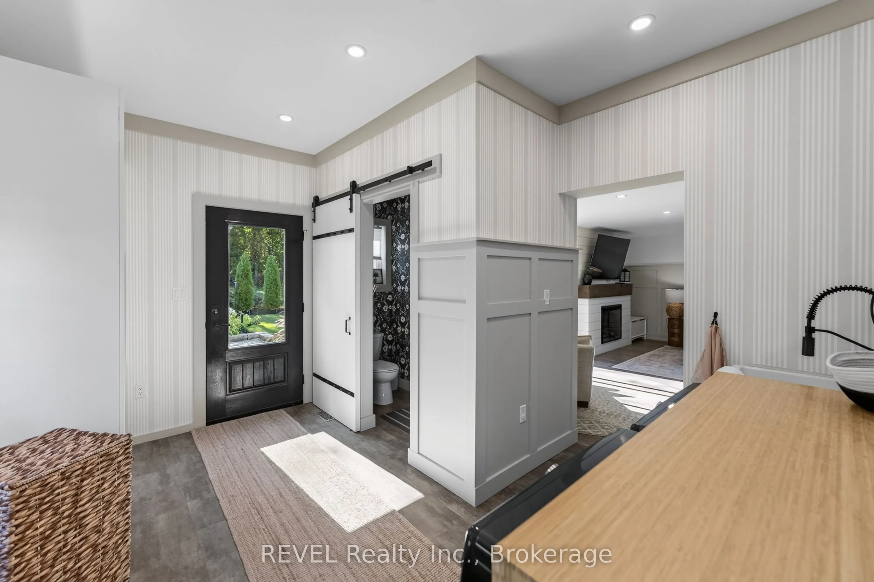 6 ELM Avenue