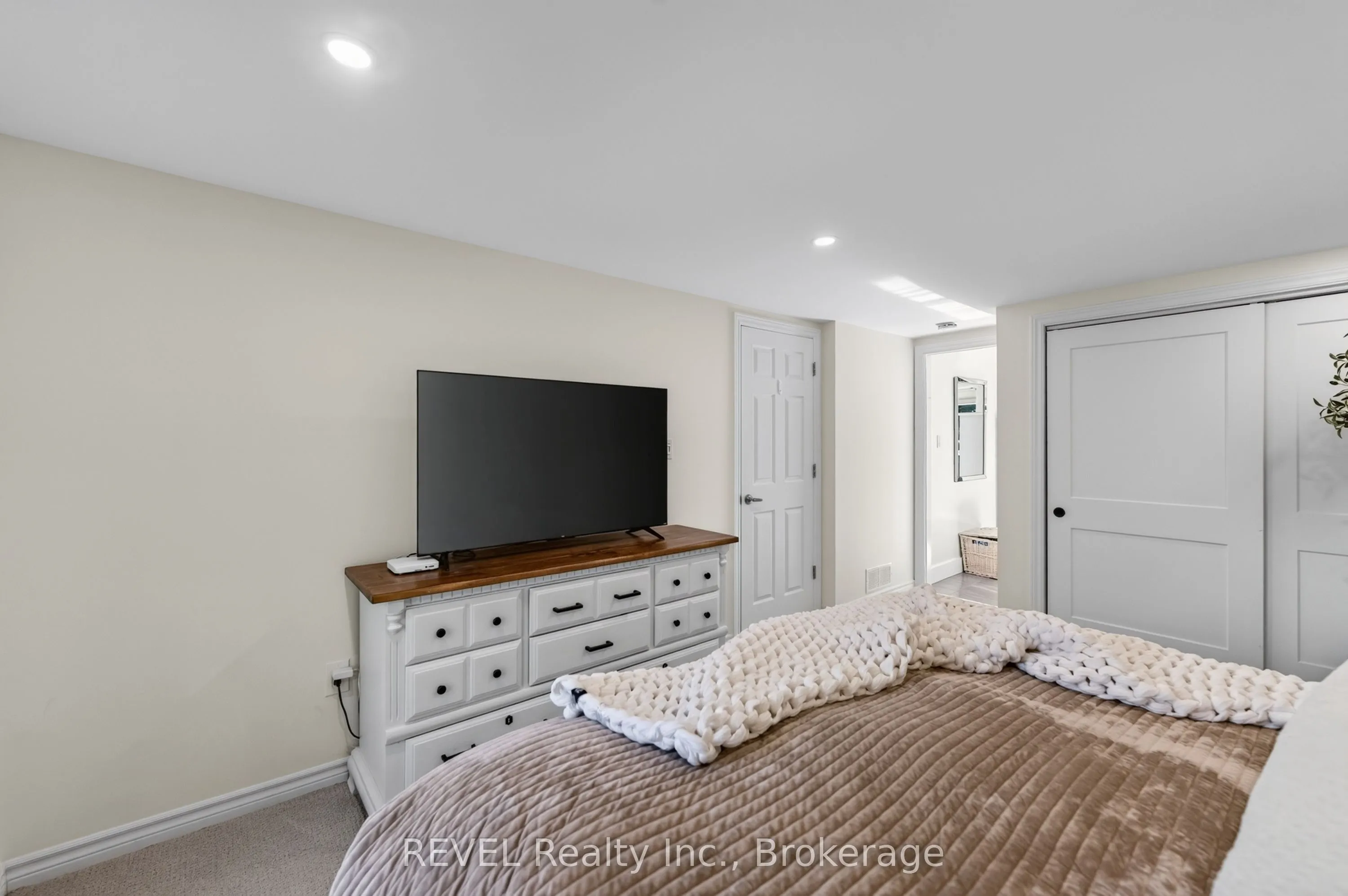 6 ELM Avenue