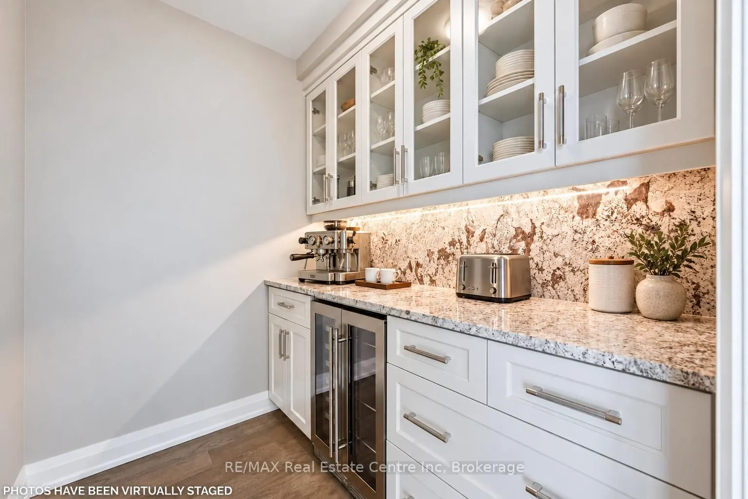 71 Wyndham Street S #1104