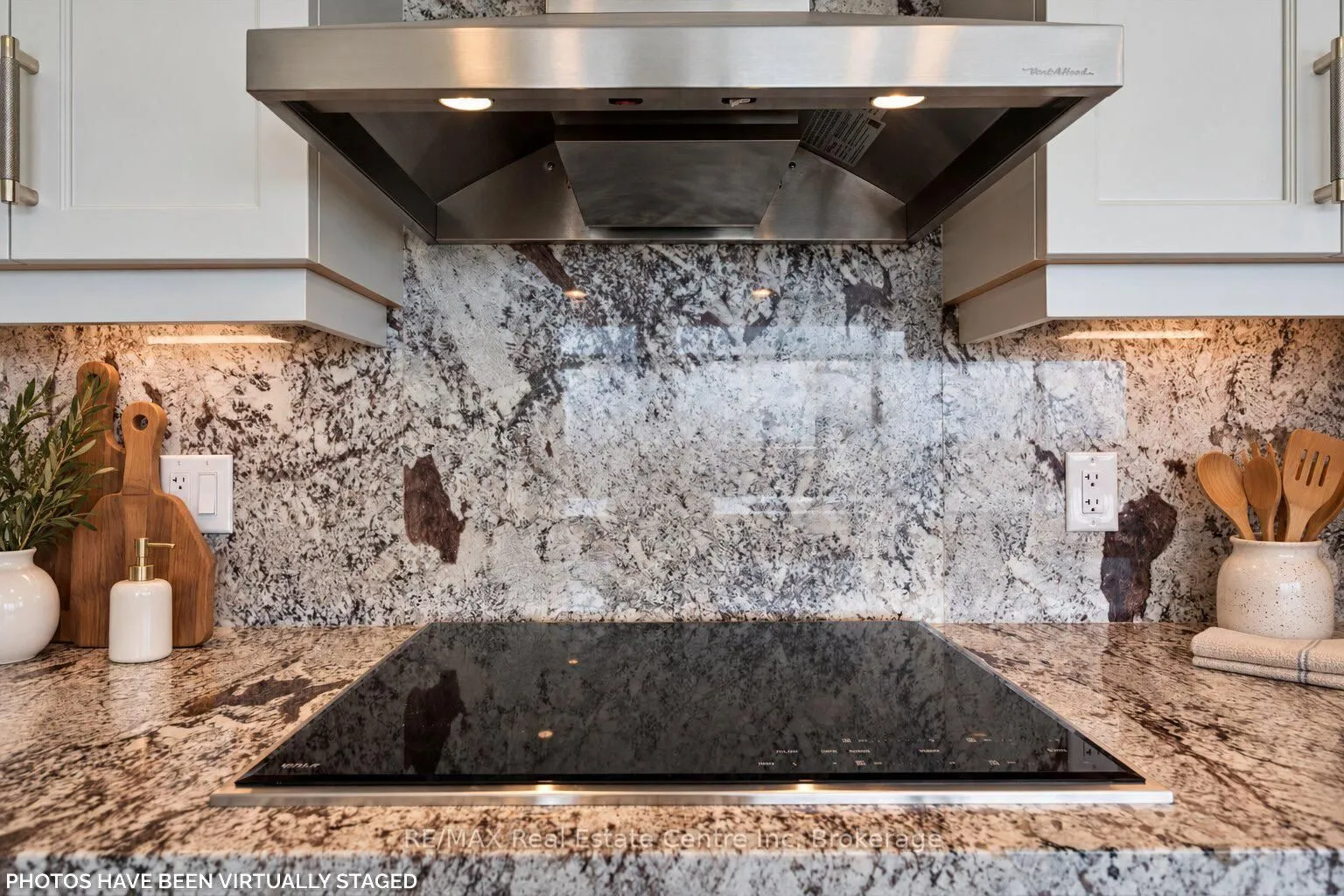 71 Wyndham Street S #1104