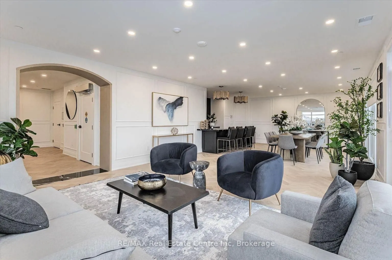 71 Wyndham Street S #1104