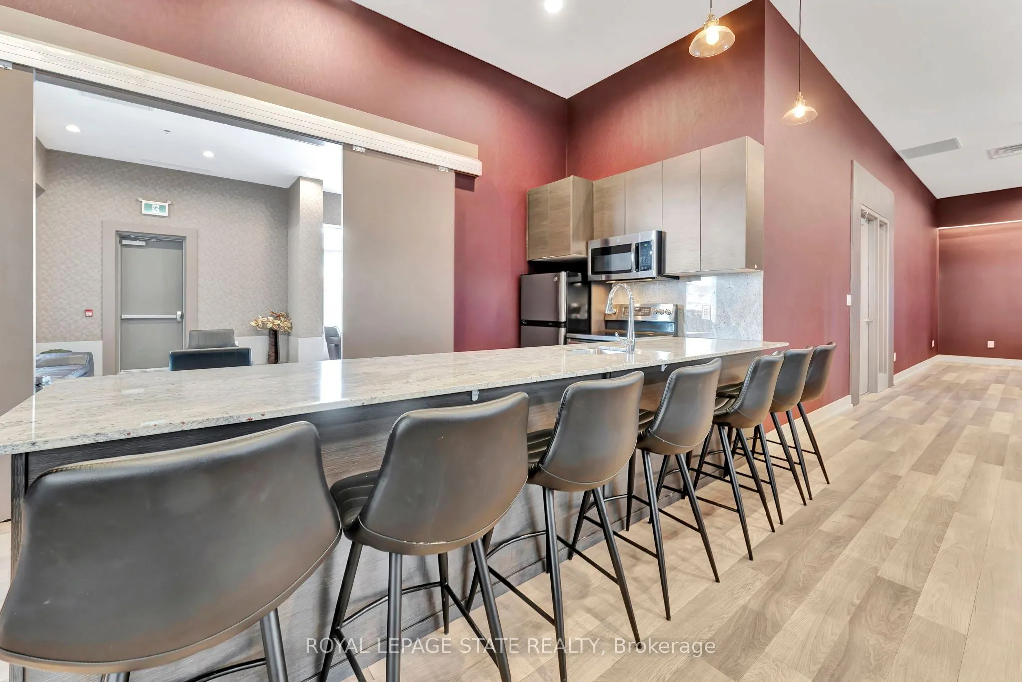 550 North Service Road #708