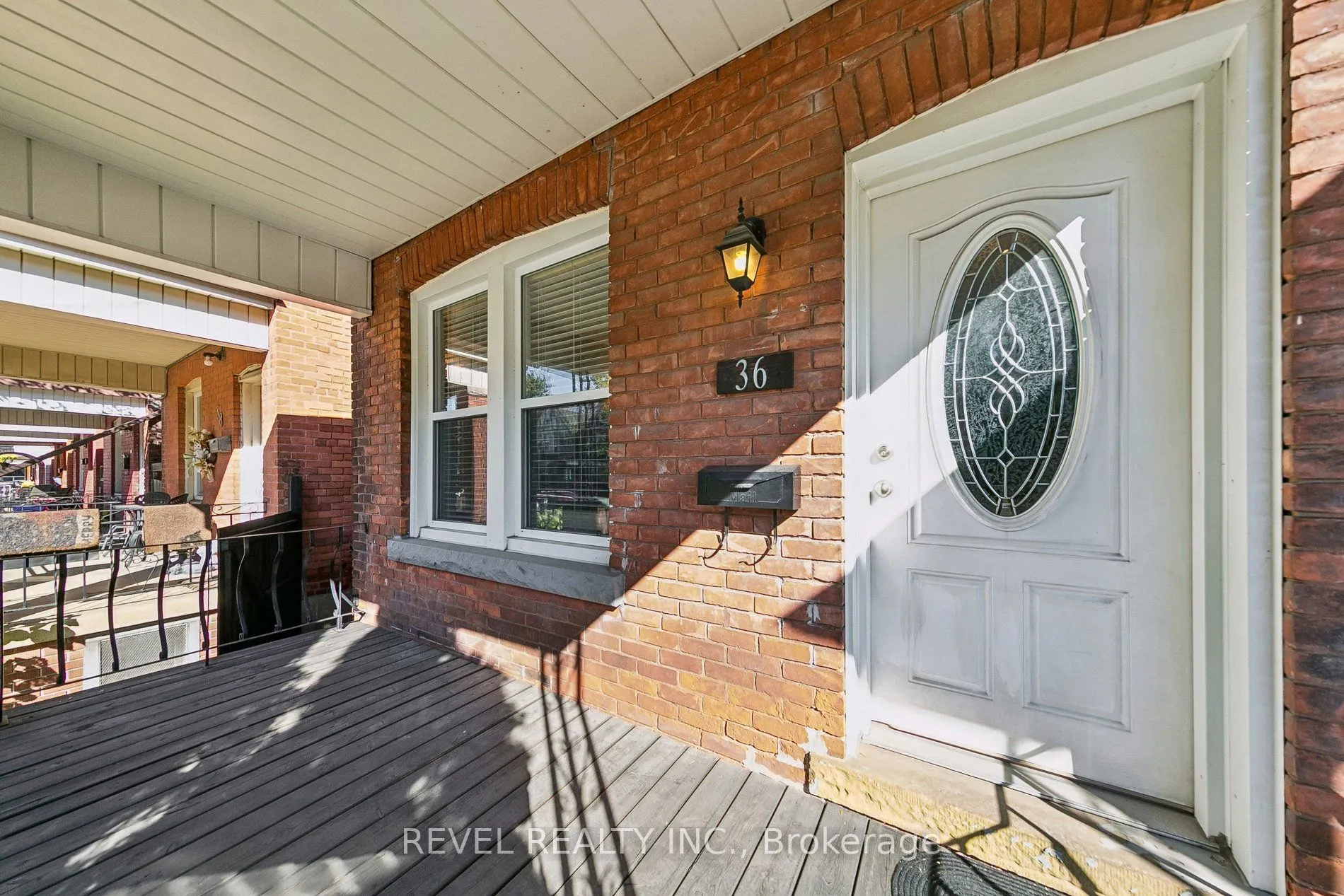 36 Holton Avenue N