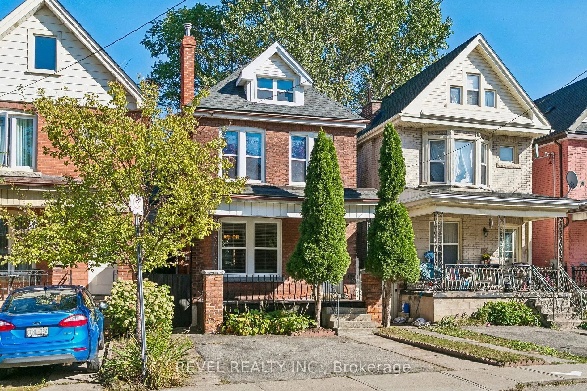 36 Holton Avenue N