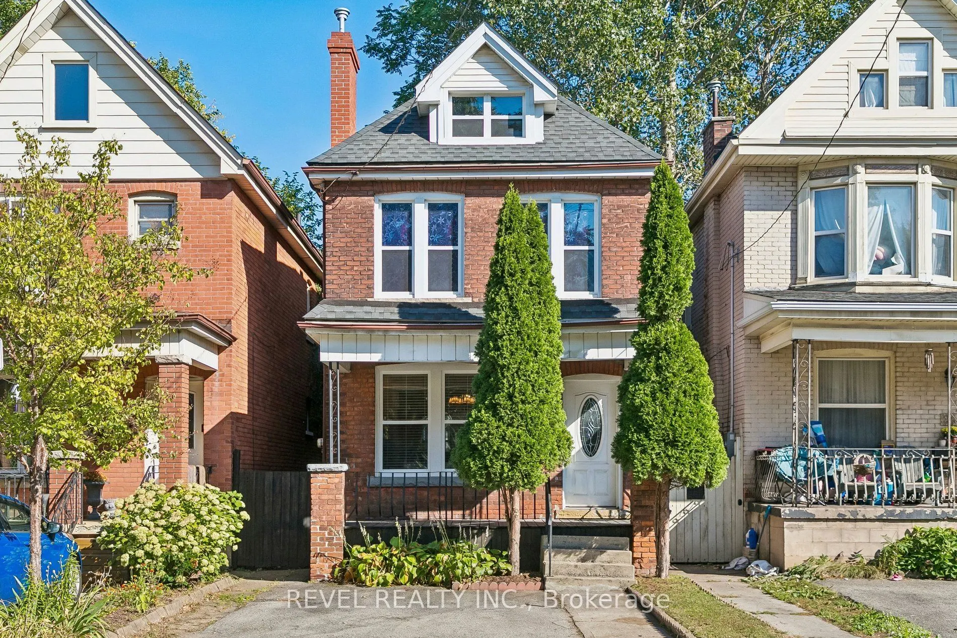 36 Holton Avenue N