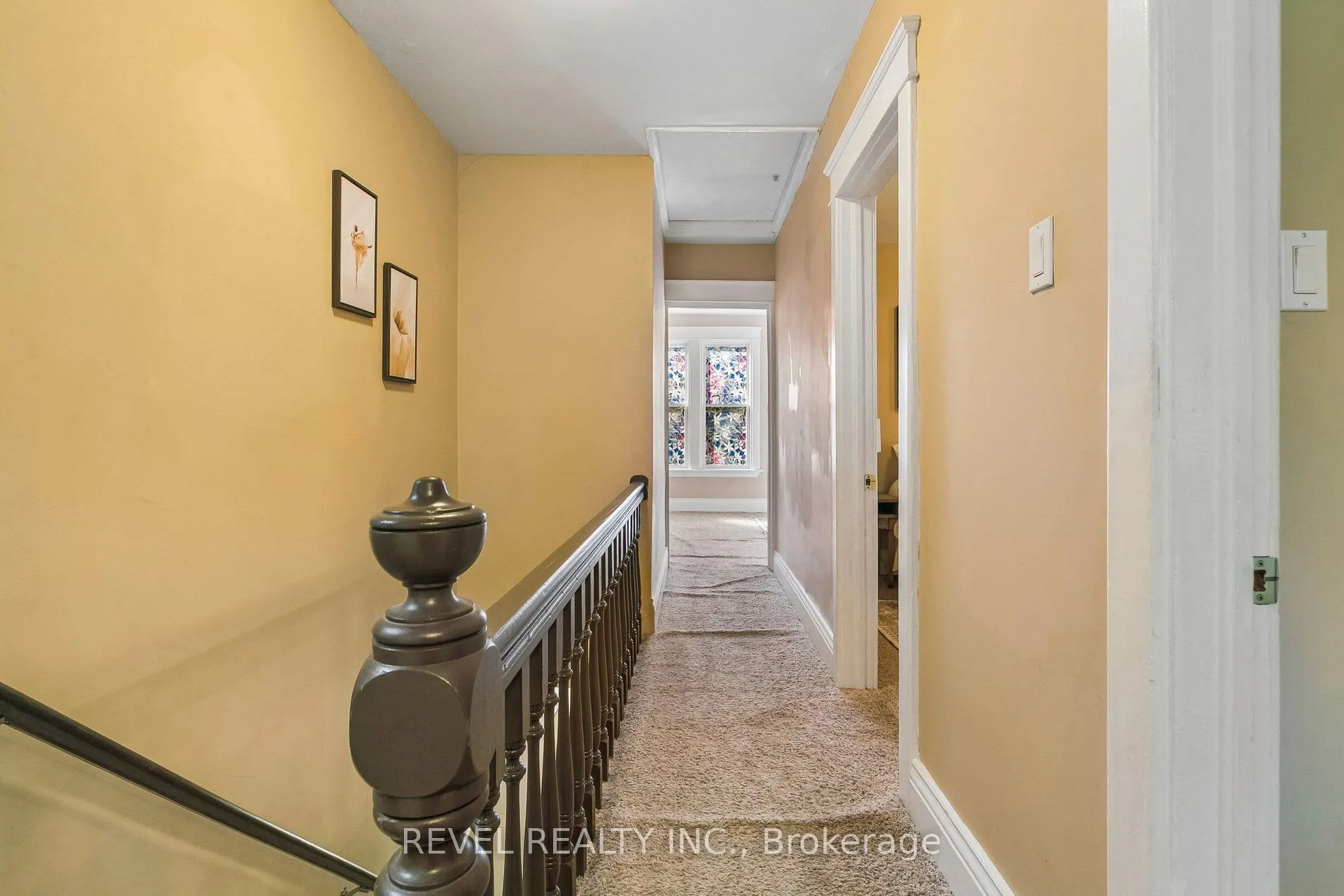 36 Holton Avenue N