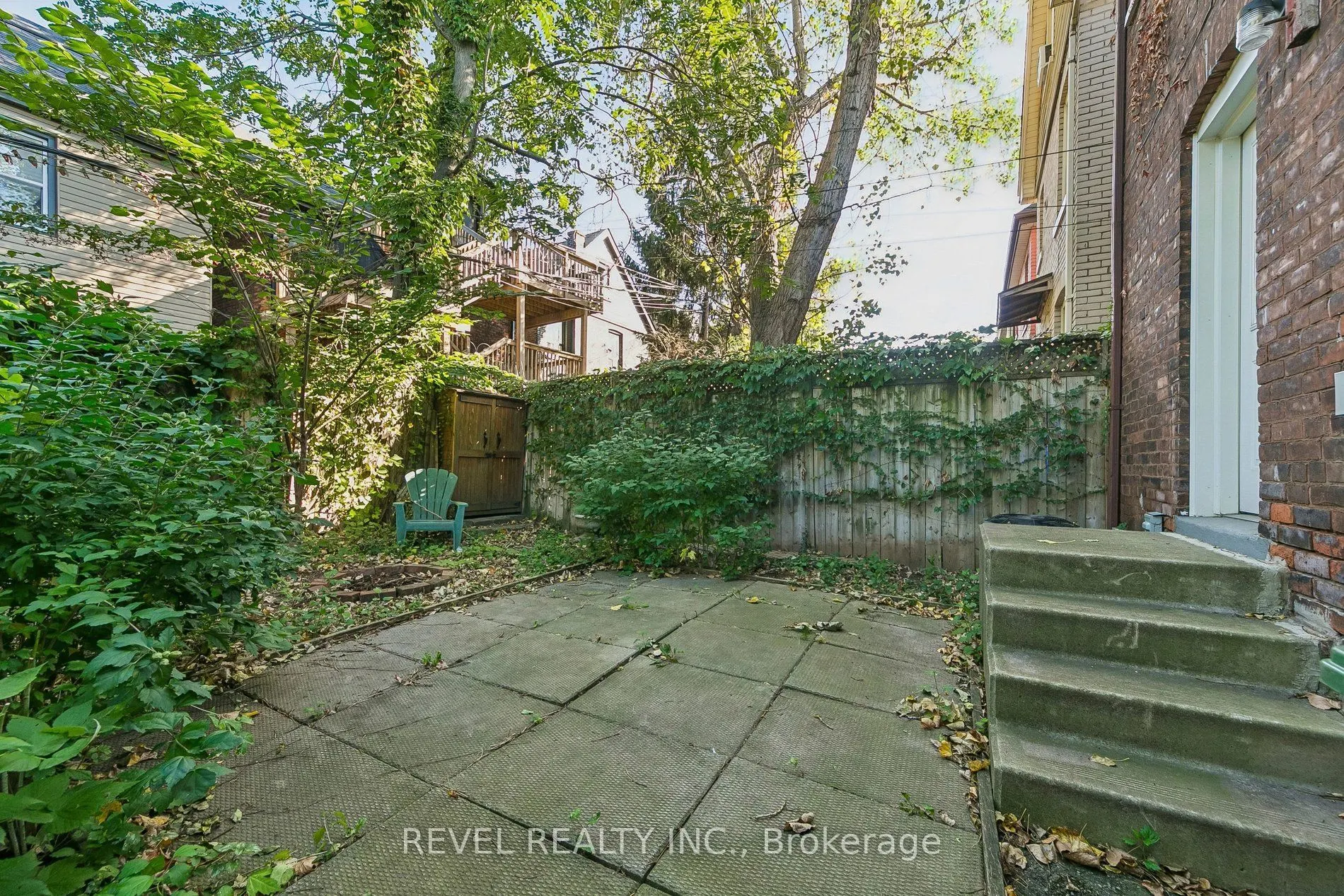 36 Holton Avenue N