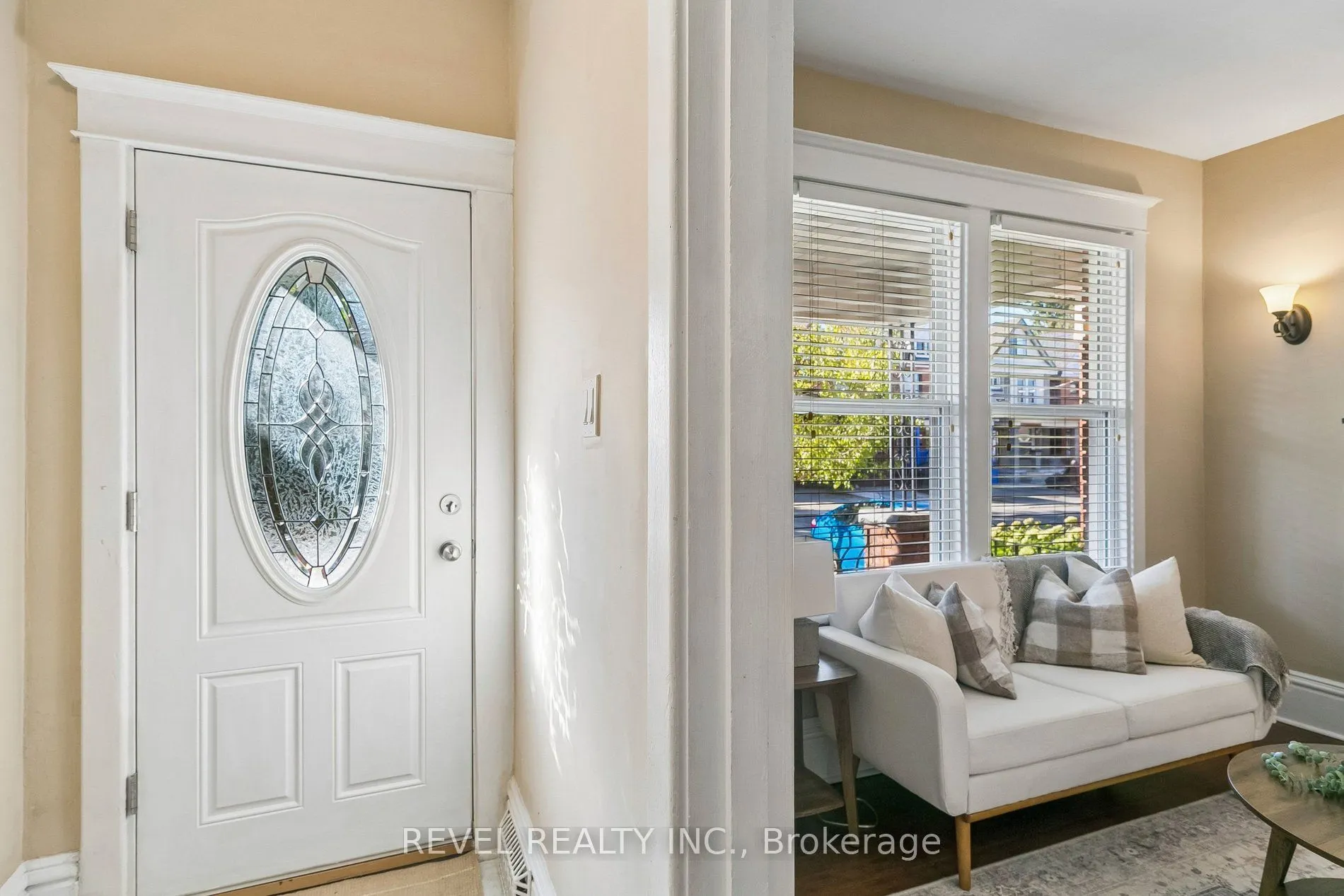 36 Holton Avenue N
