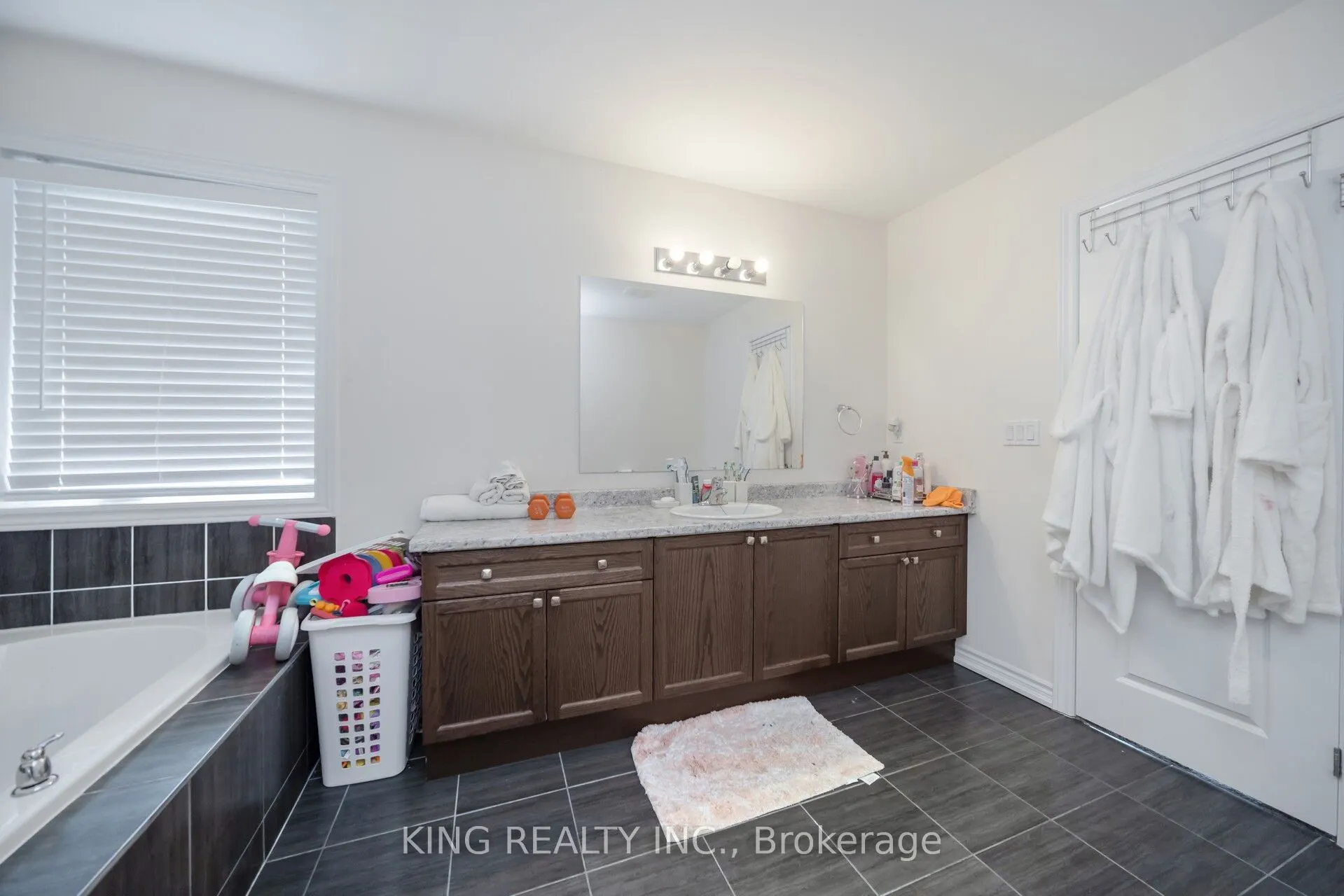 7 Todd Crescent
