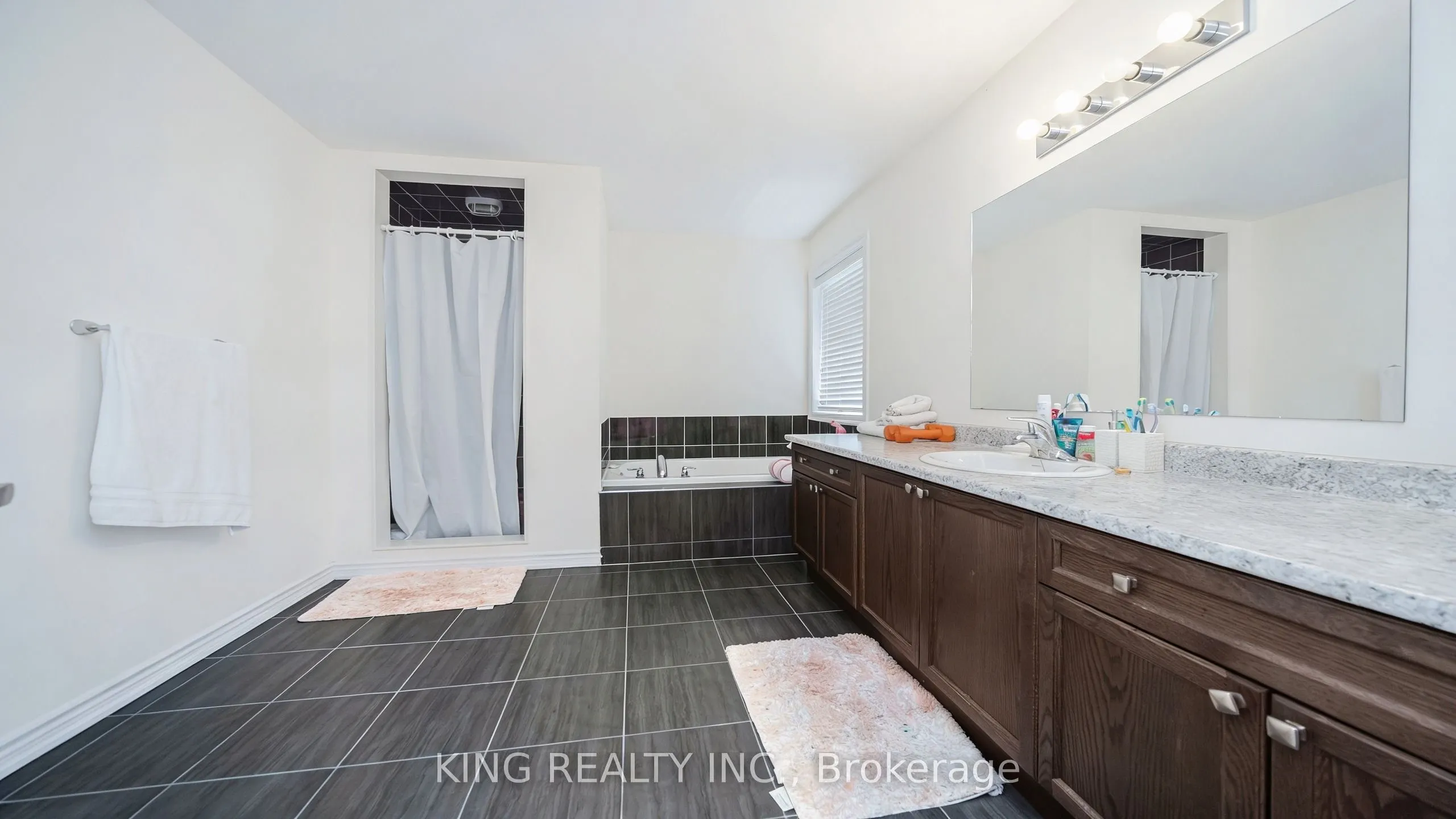 7 Todd Crescent