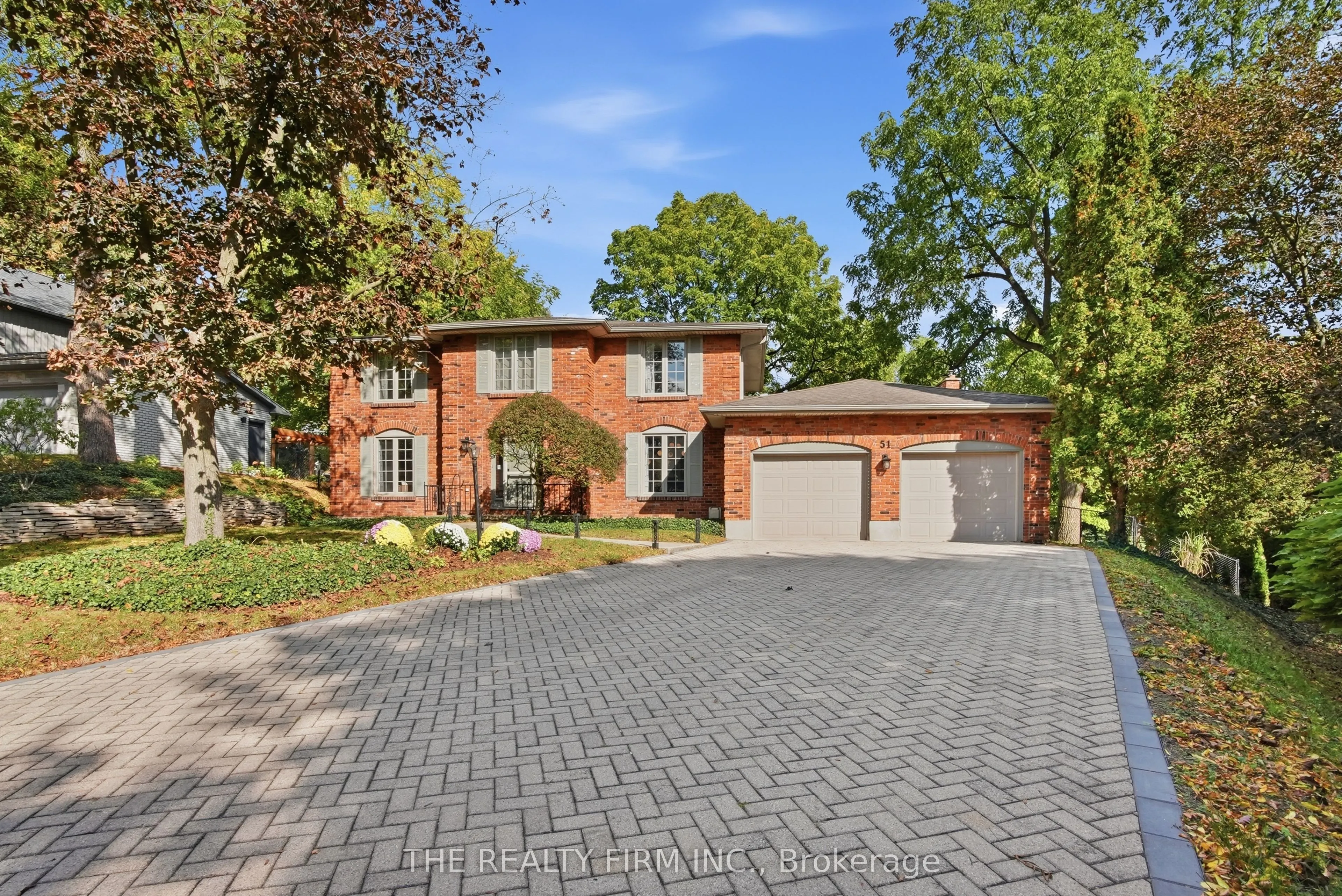 51 HAMPTON Crescent