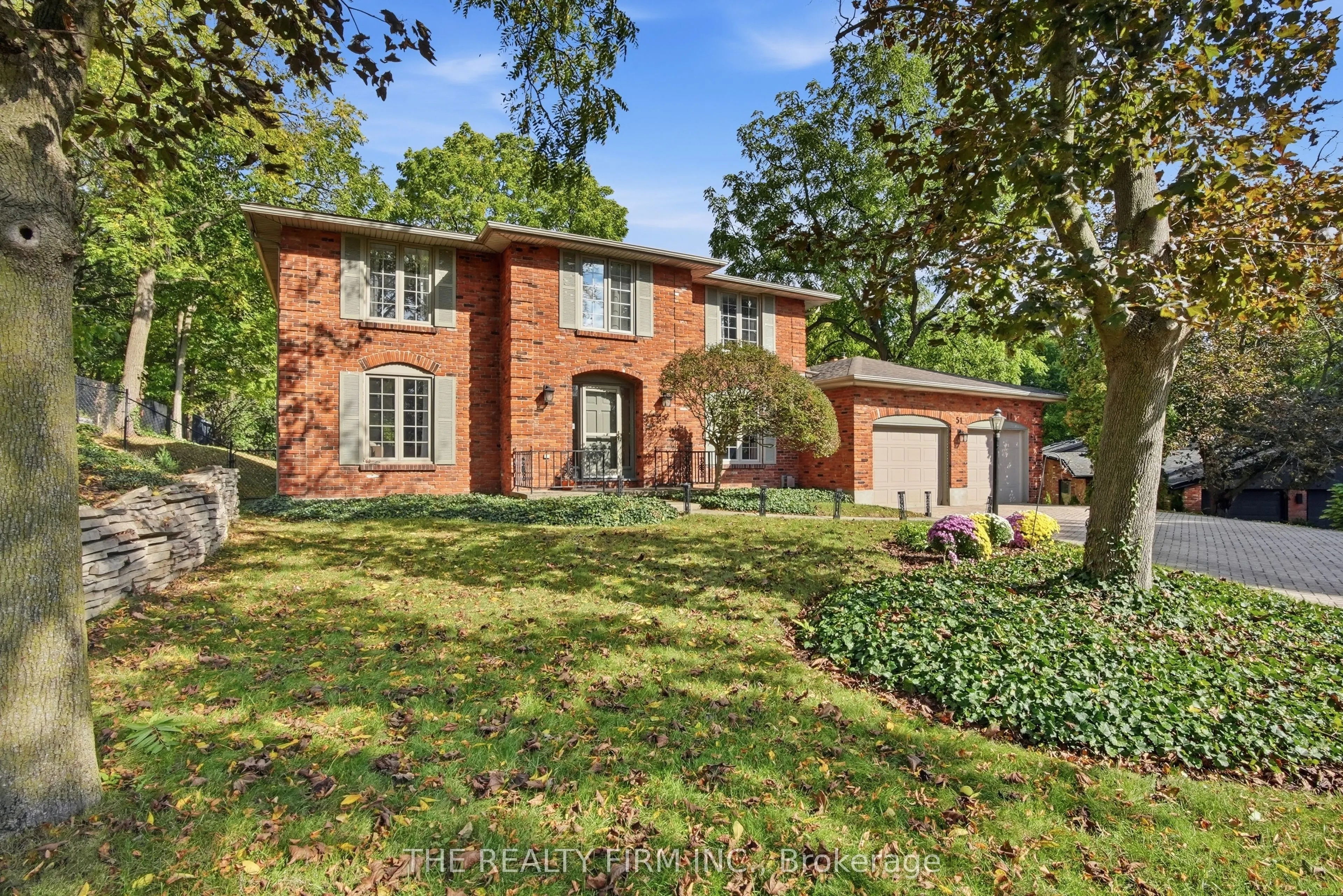 51 HAMPTON Crescent