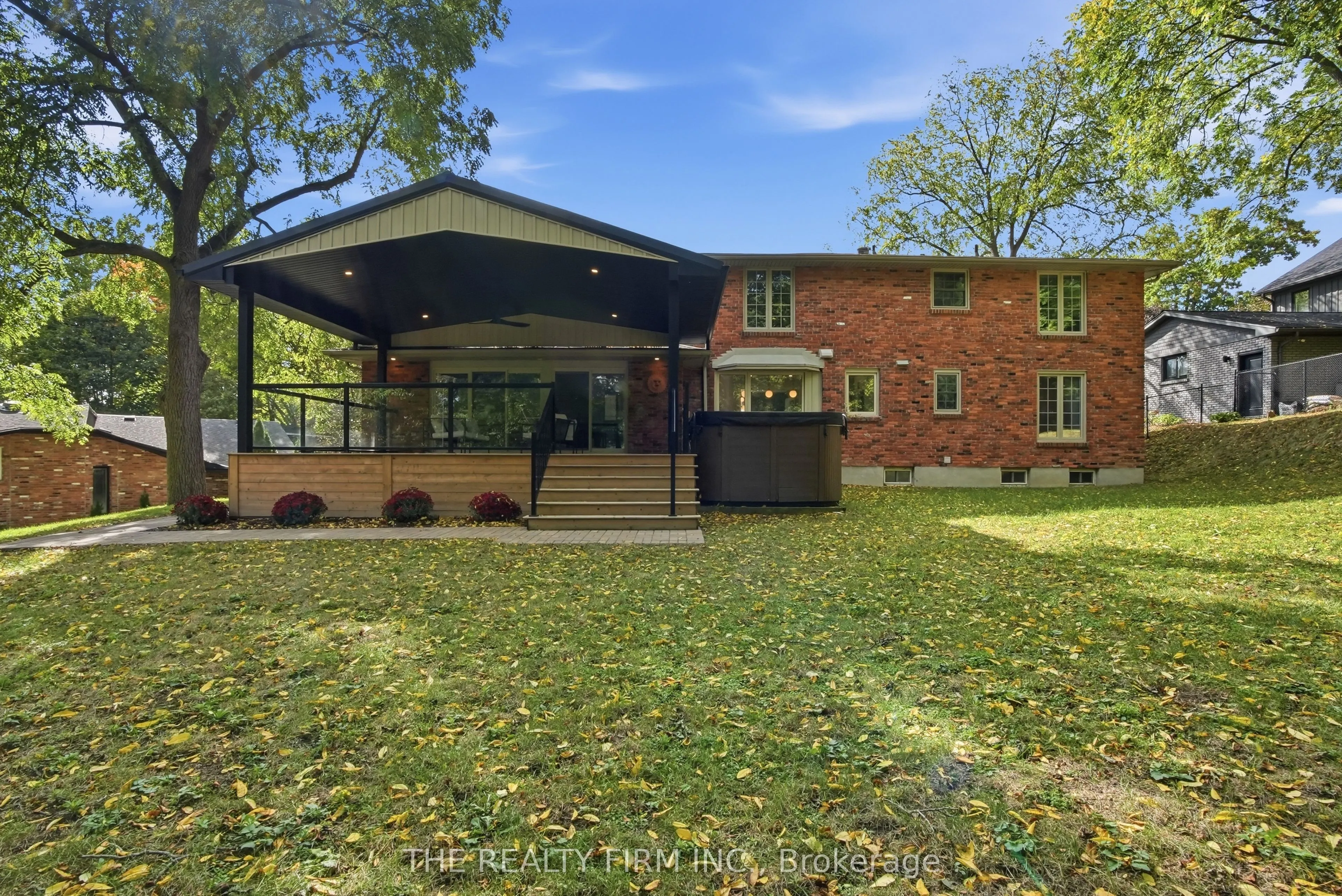 51 HAMPTON Crescent
