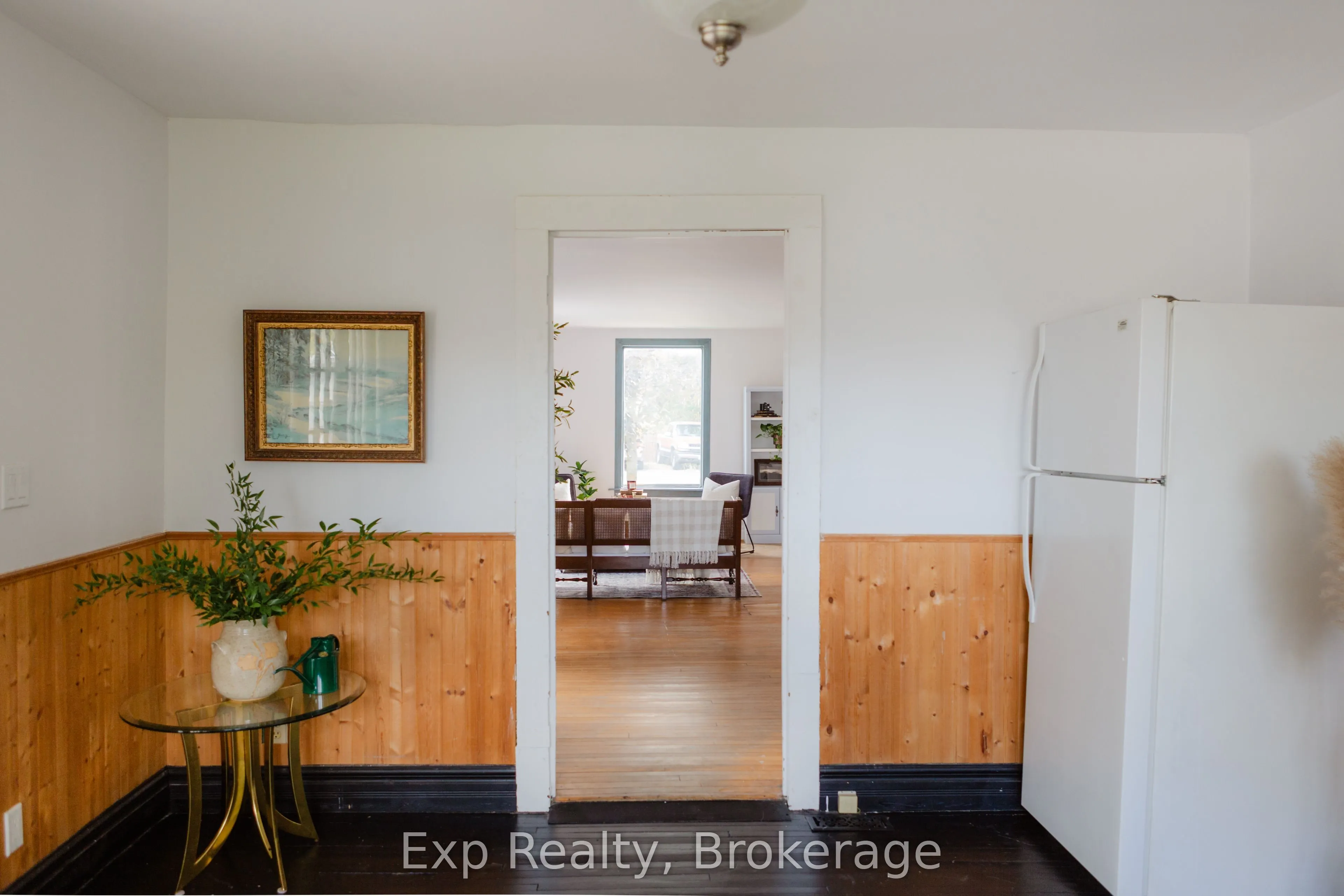 112 Front Street W
