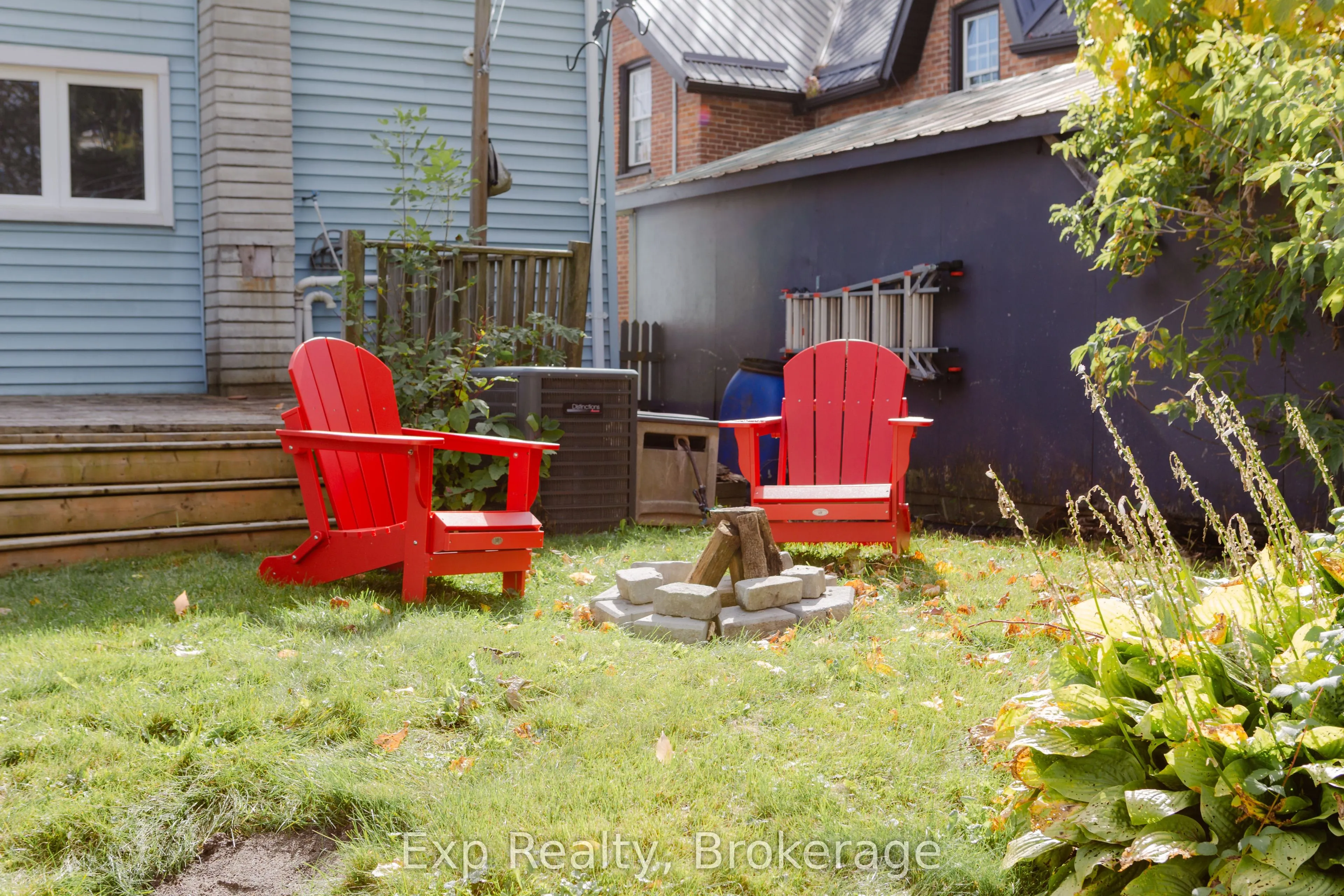 112 Front Street W