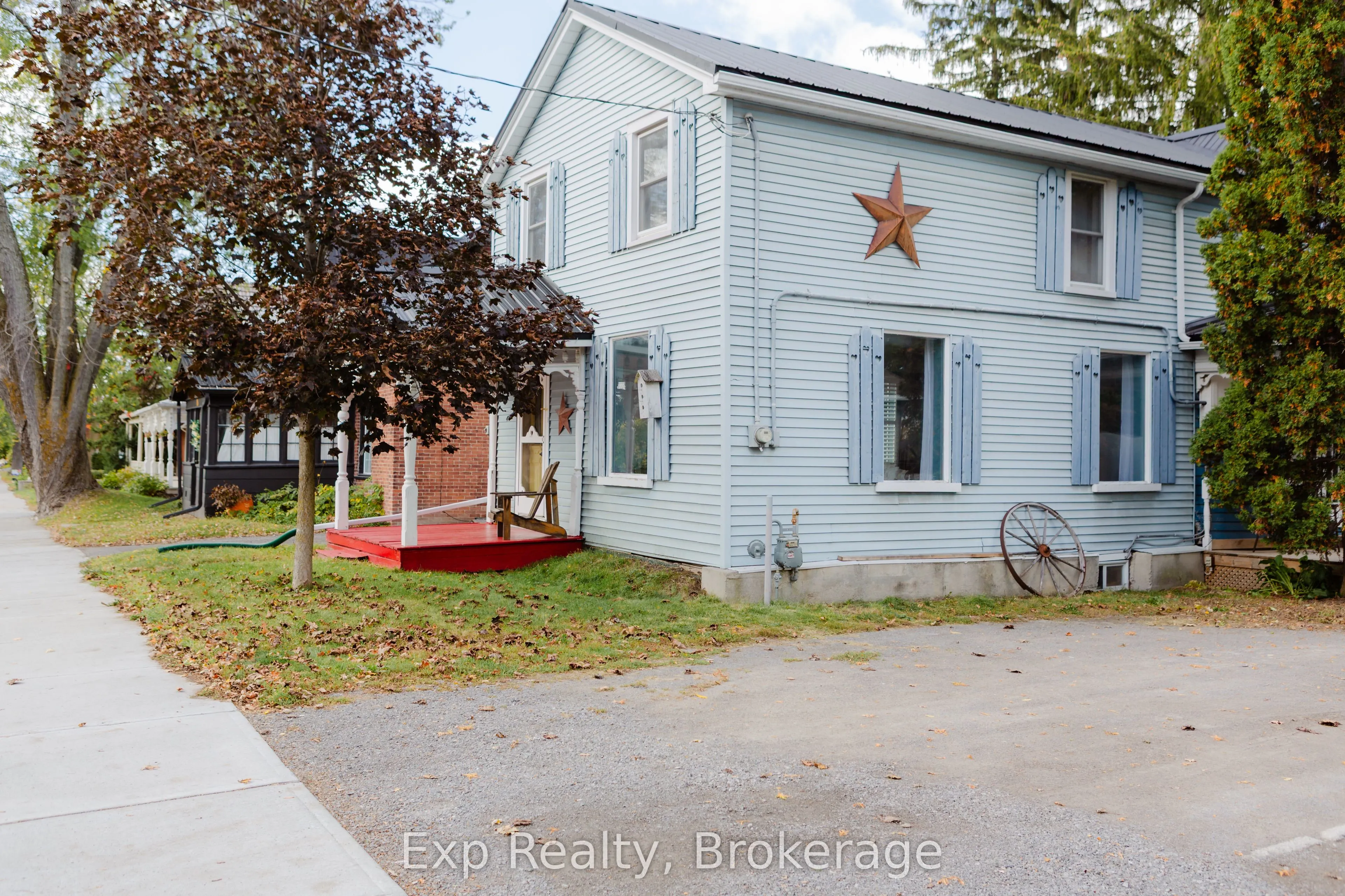 112 Front Street W