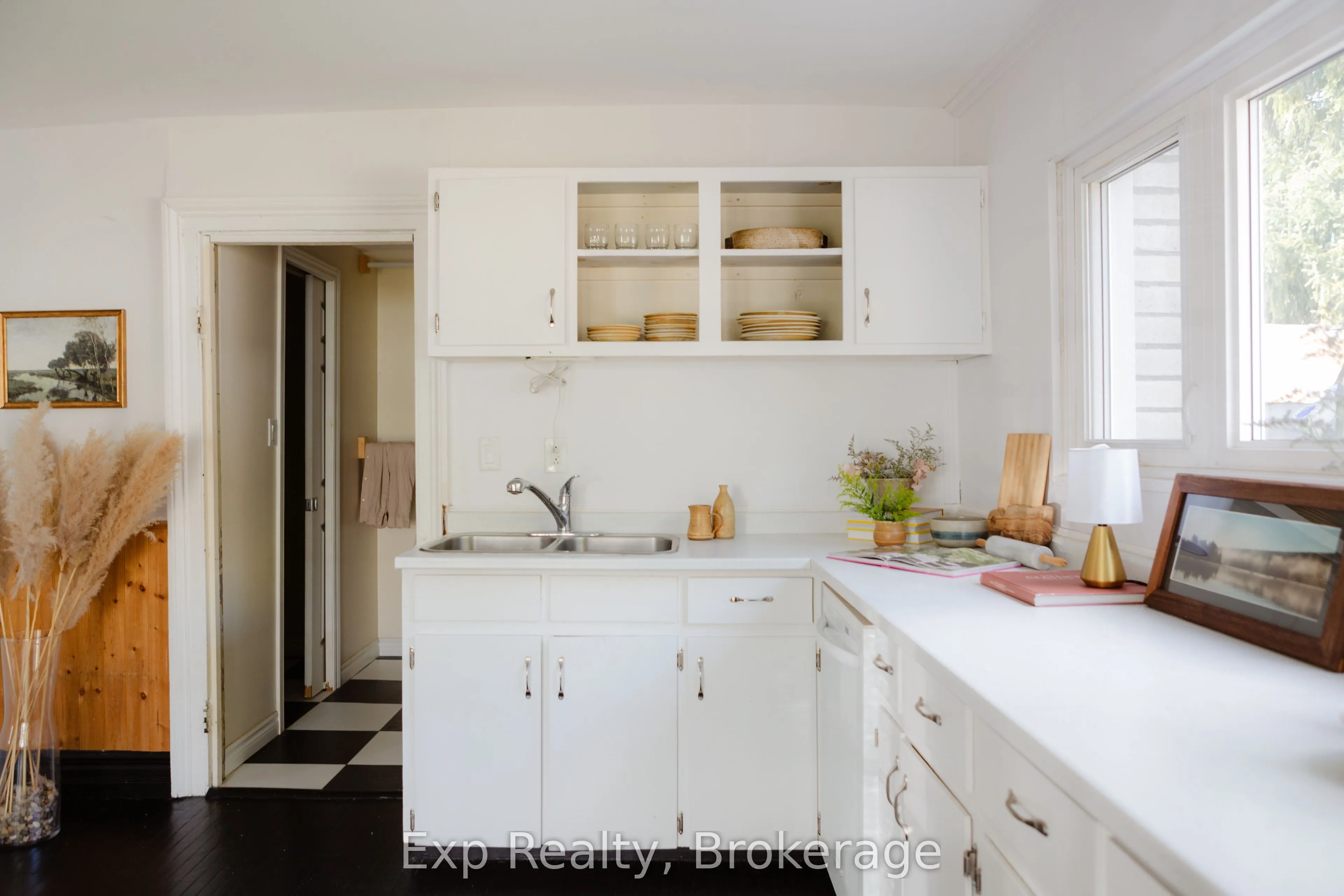 112 Front Street W