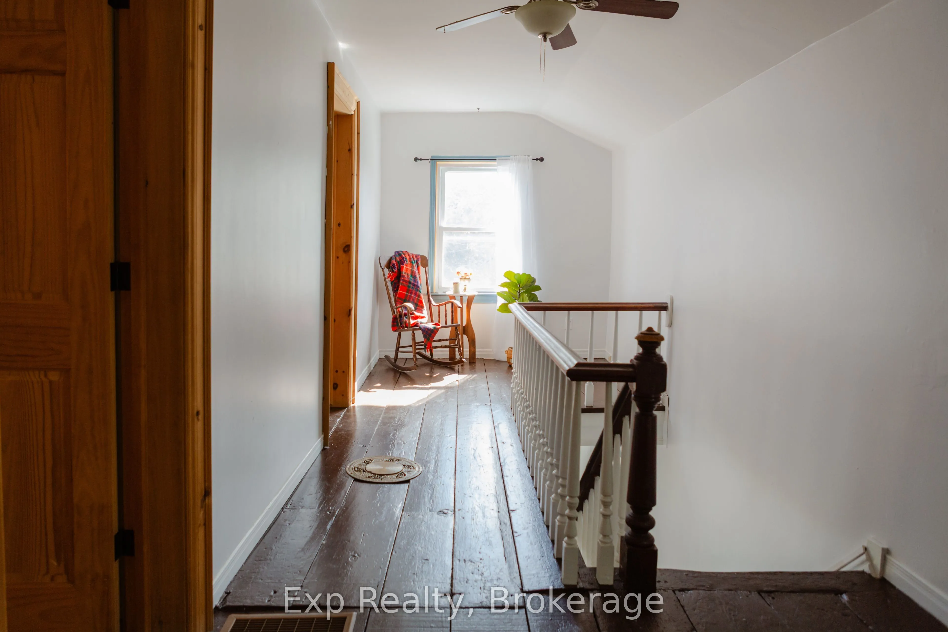 112 Front Street W