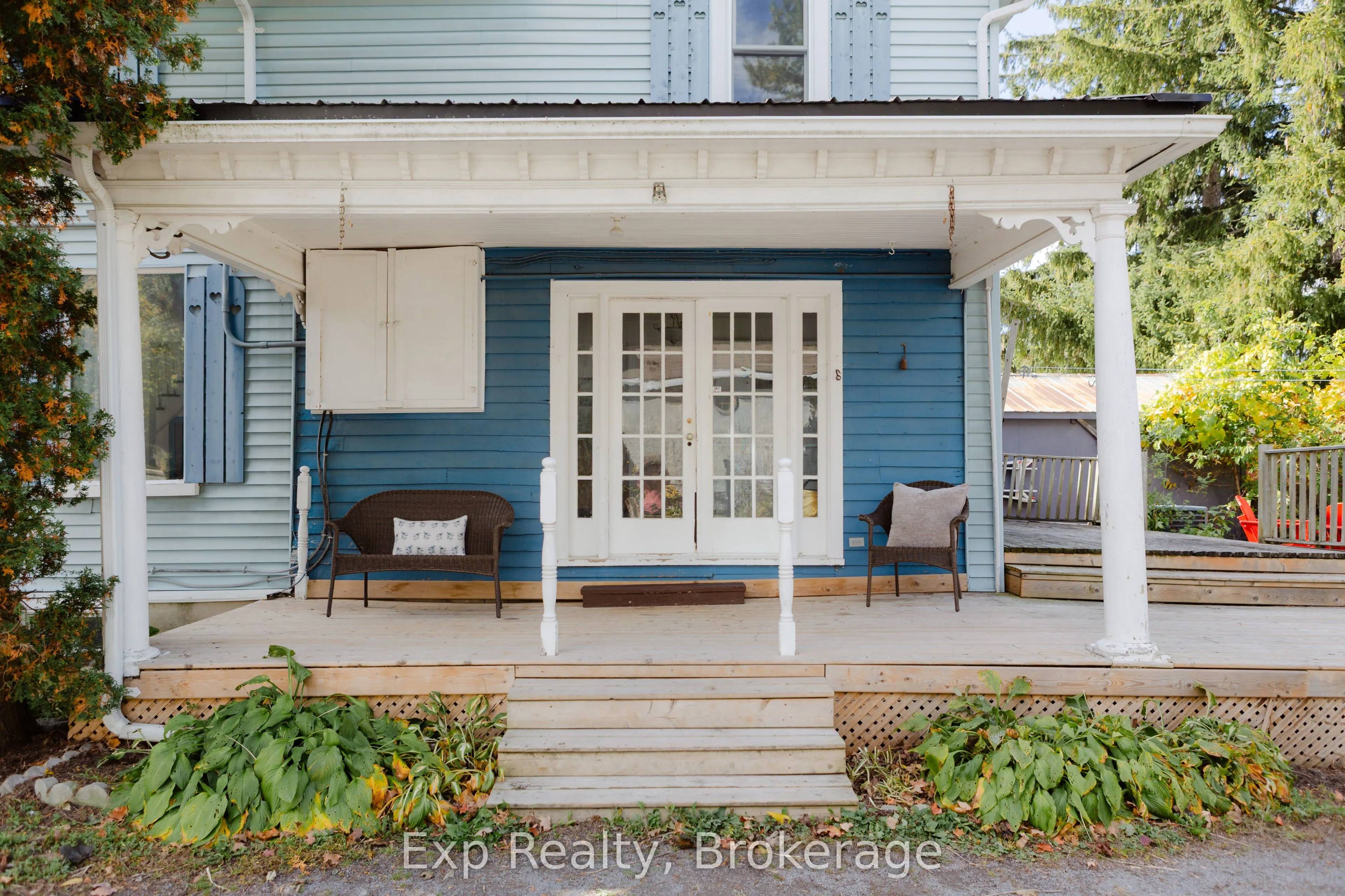 112 Front Street W