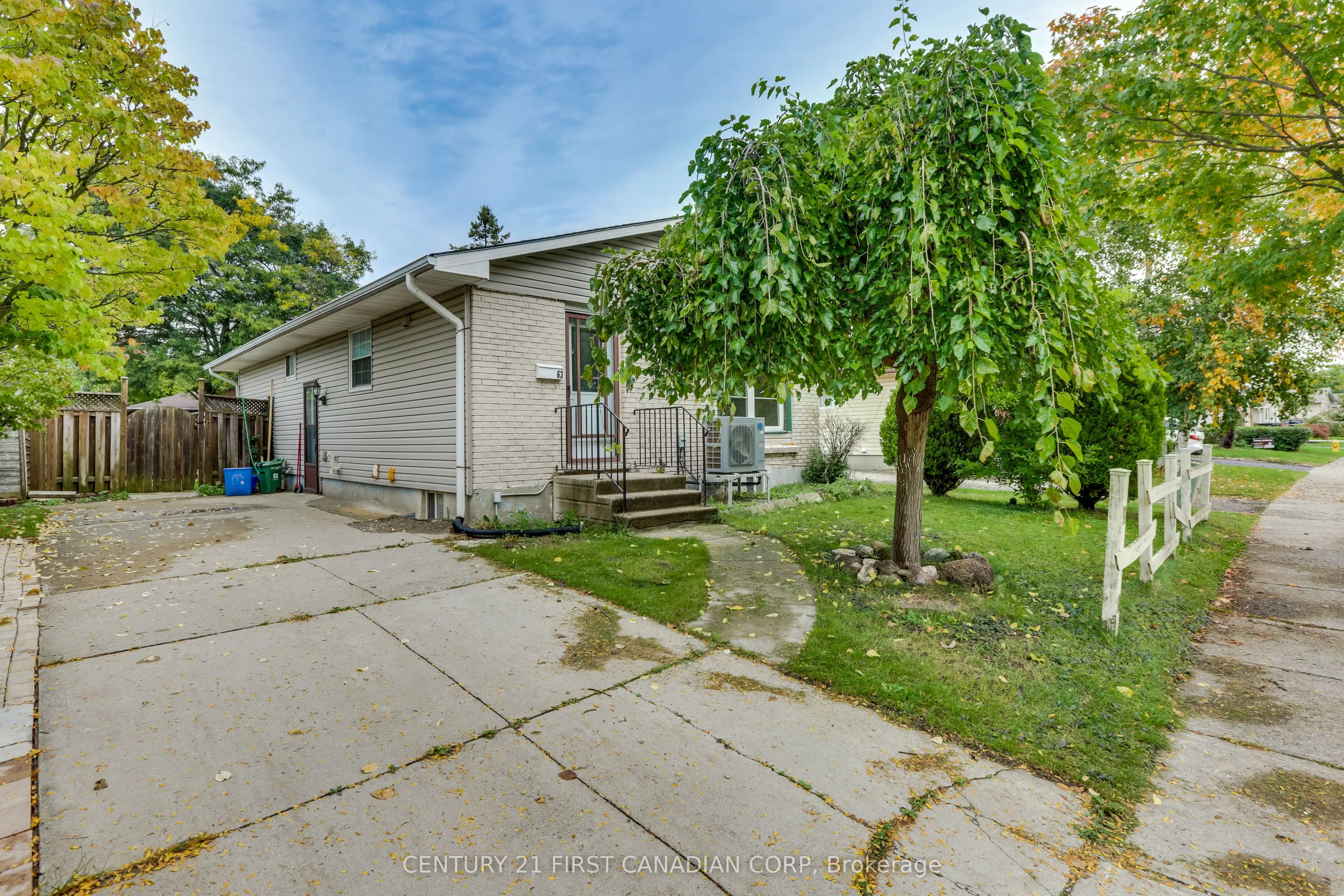 63 Renny Crescent #MAIN