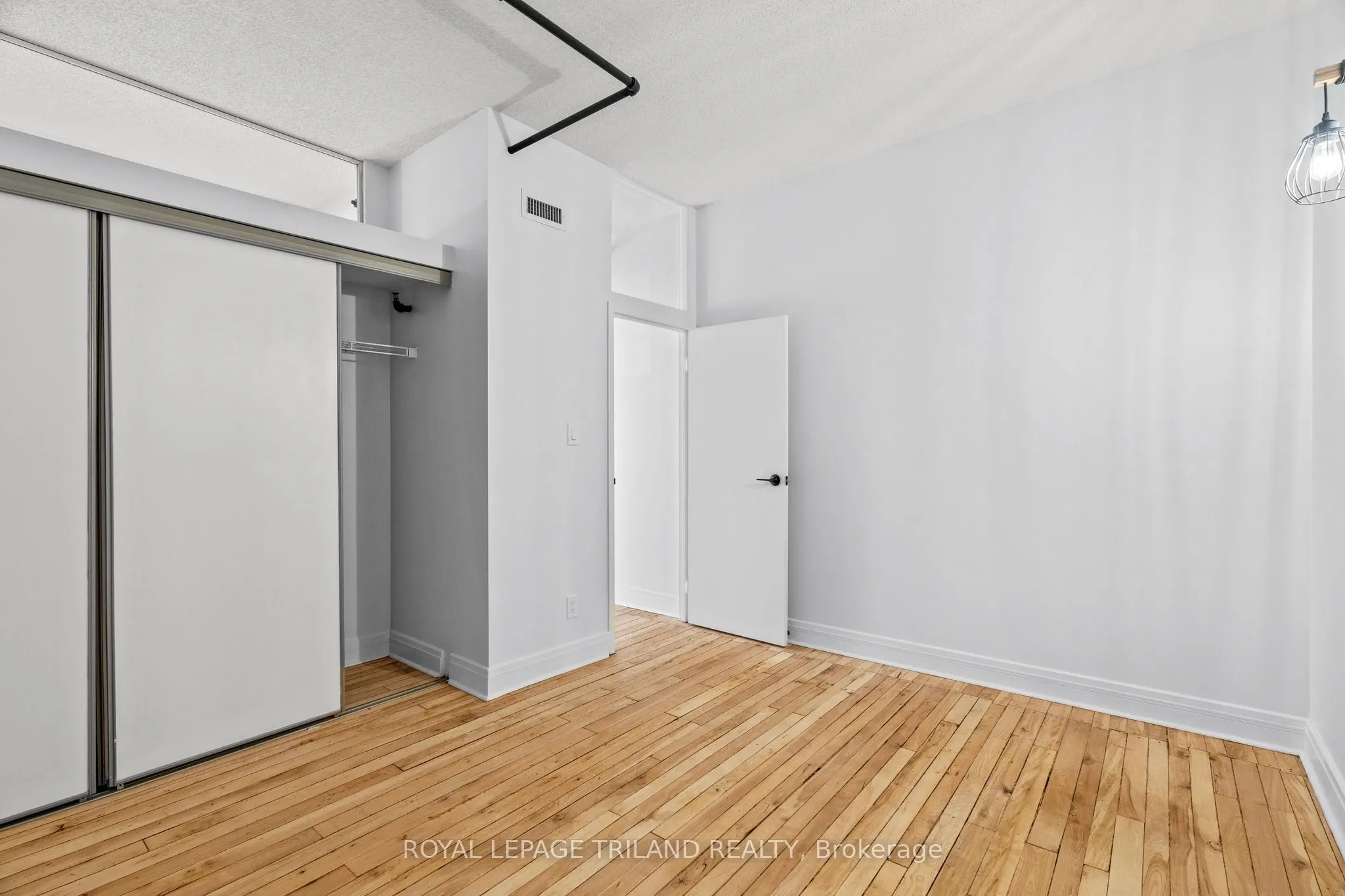 330 Clarence Street #506