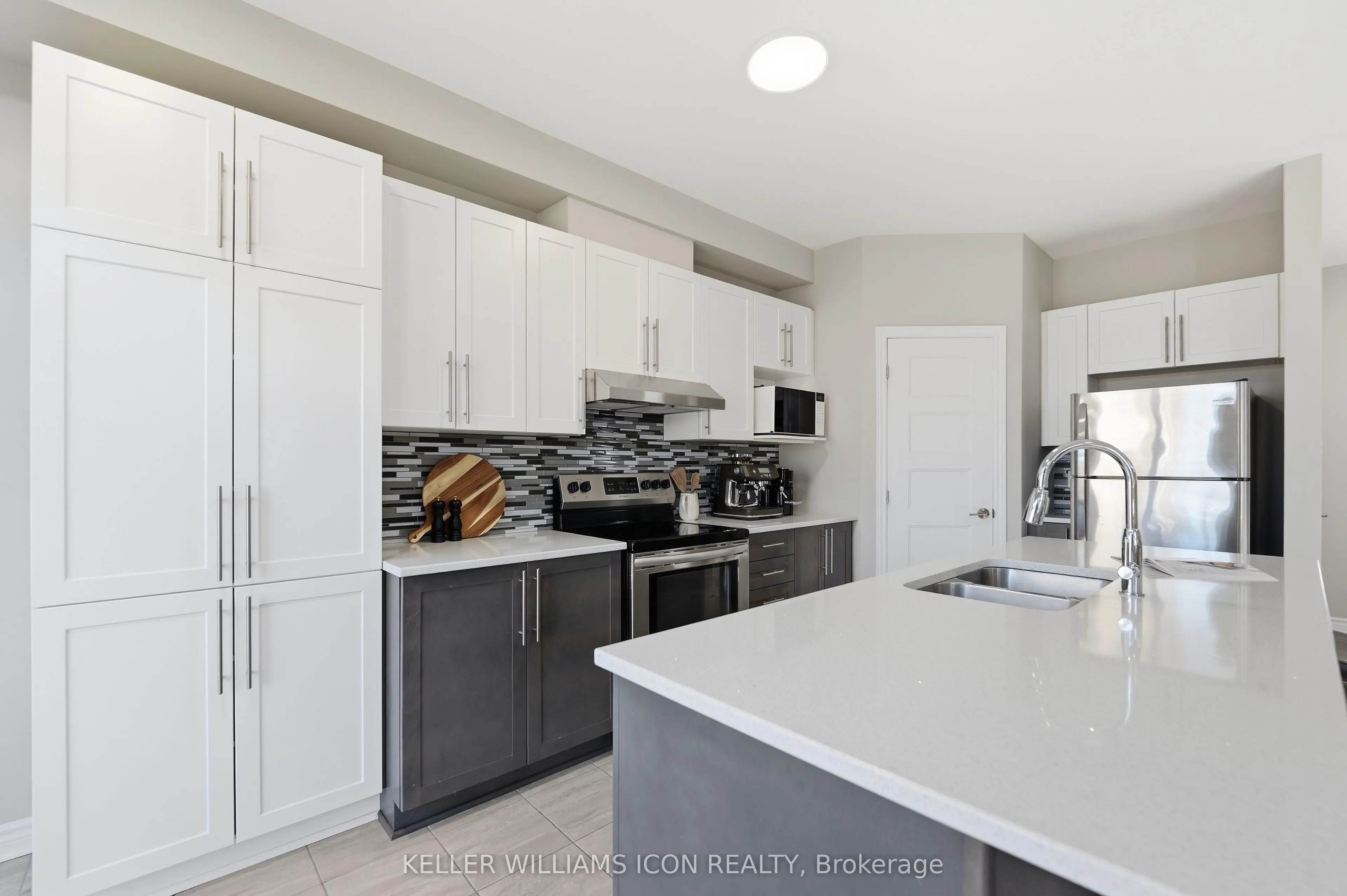 235 Bandelier Way