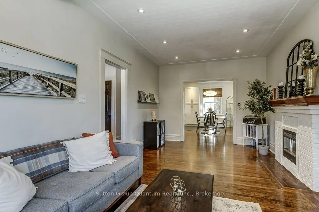 43 Rosslyn Avenue S