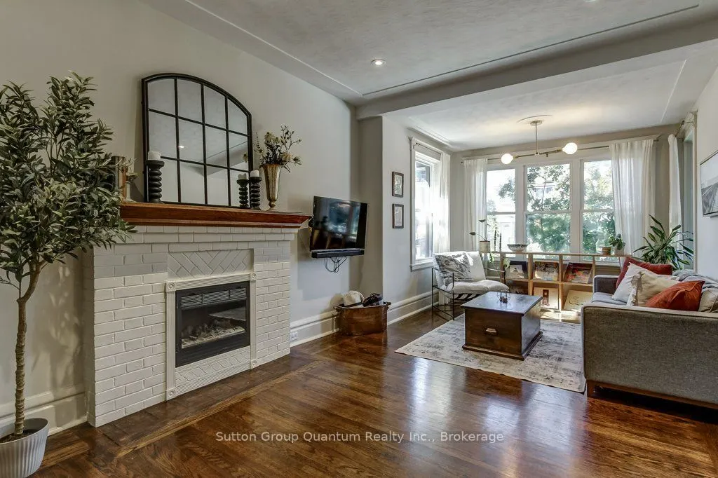 43 Rosslyn Avenue S