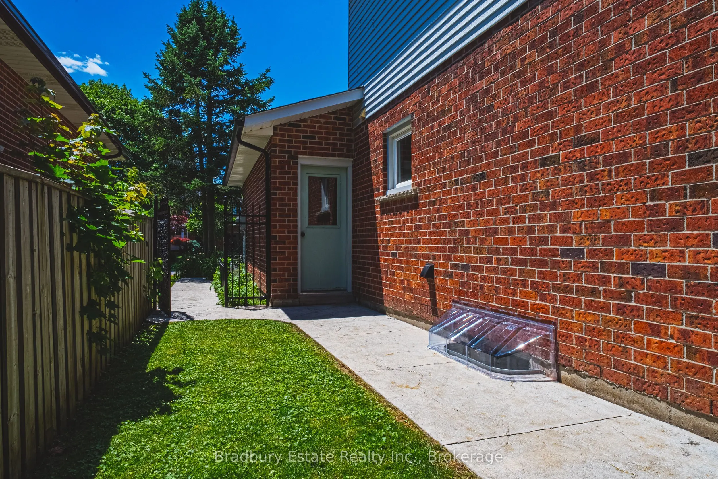100 Chudleigh Street