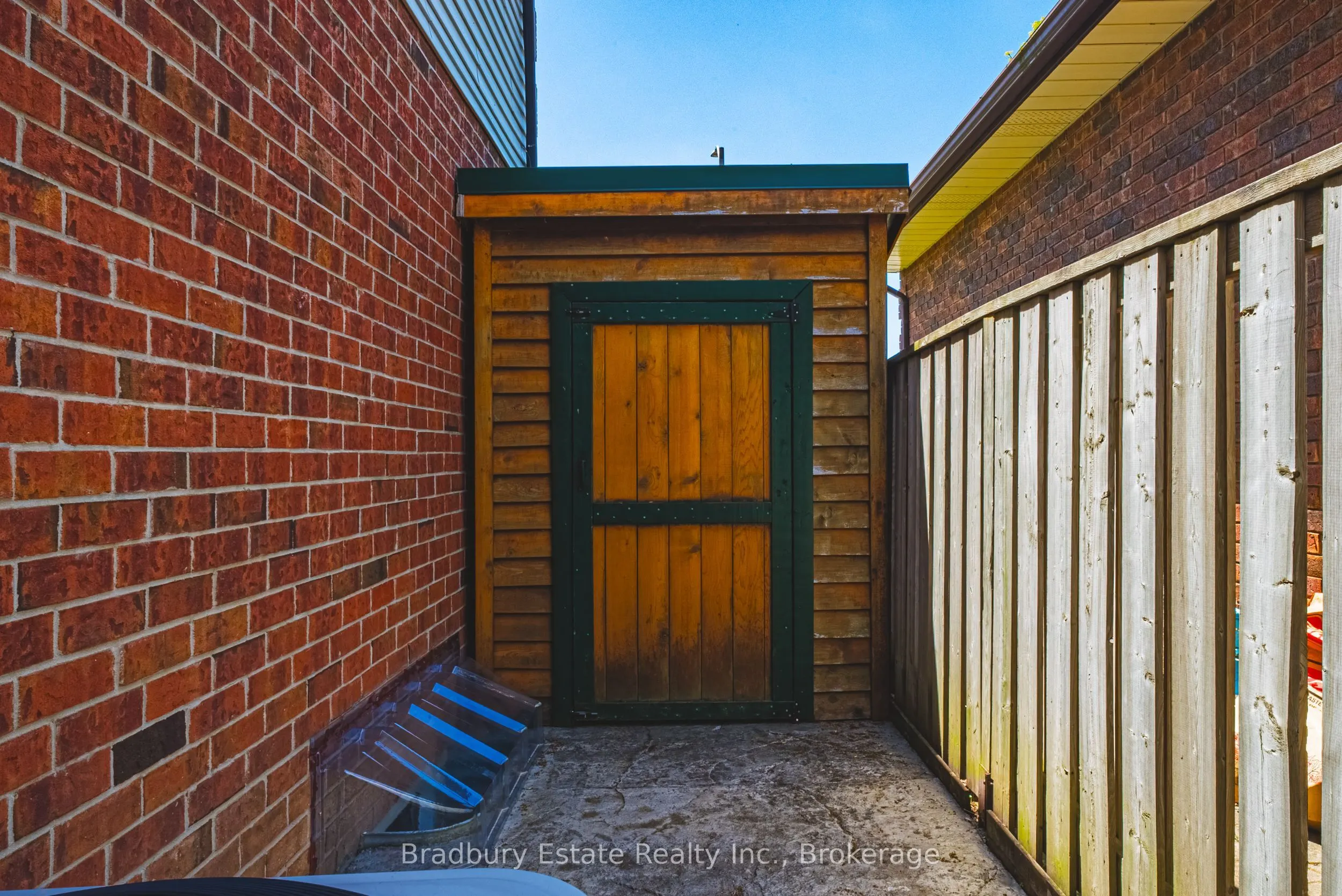100 Chudleigh Street