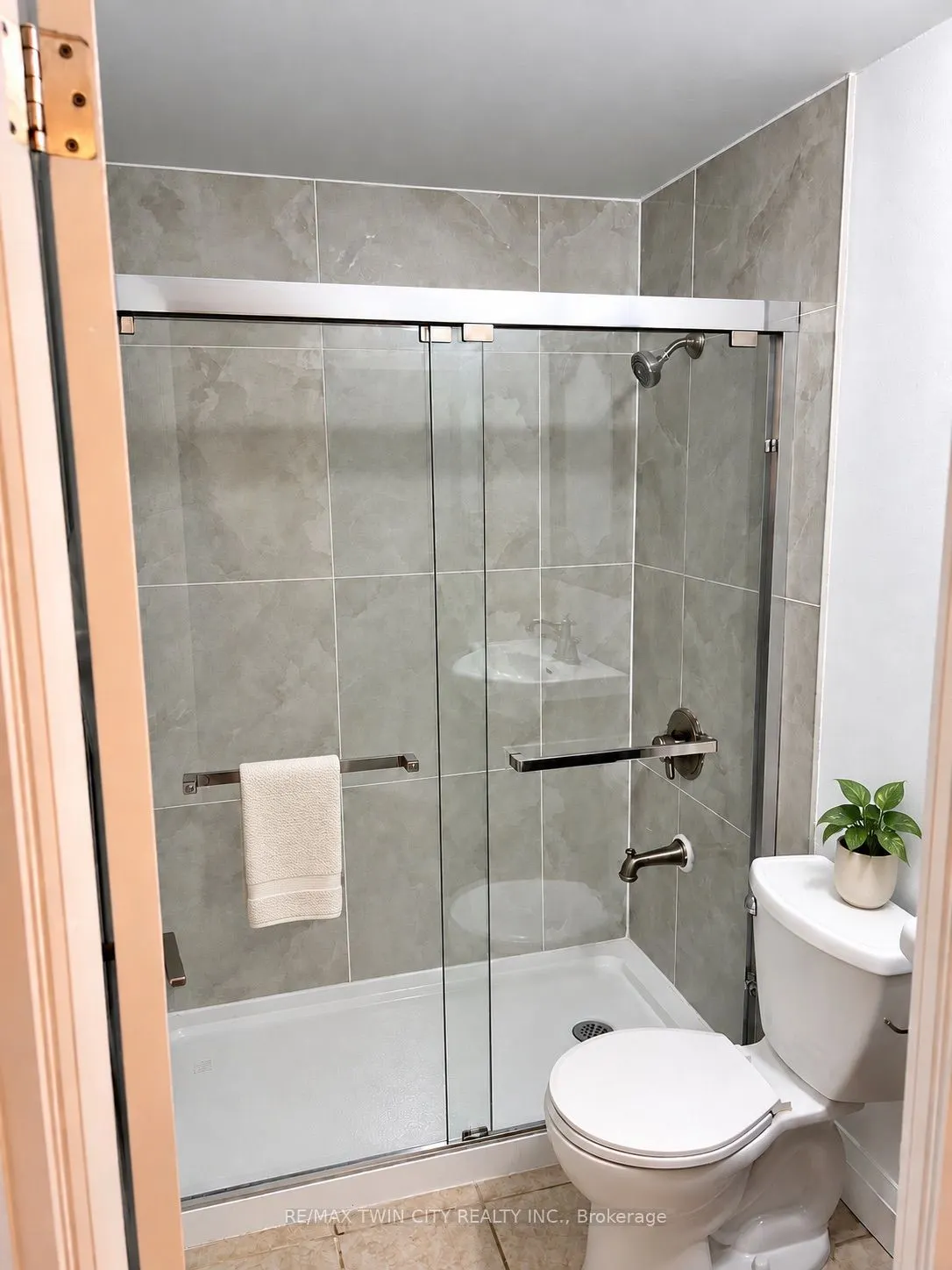 162 Jansen Avenue #25