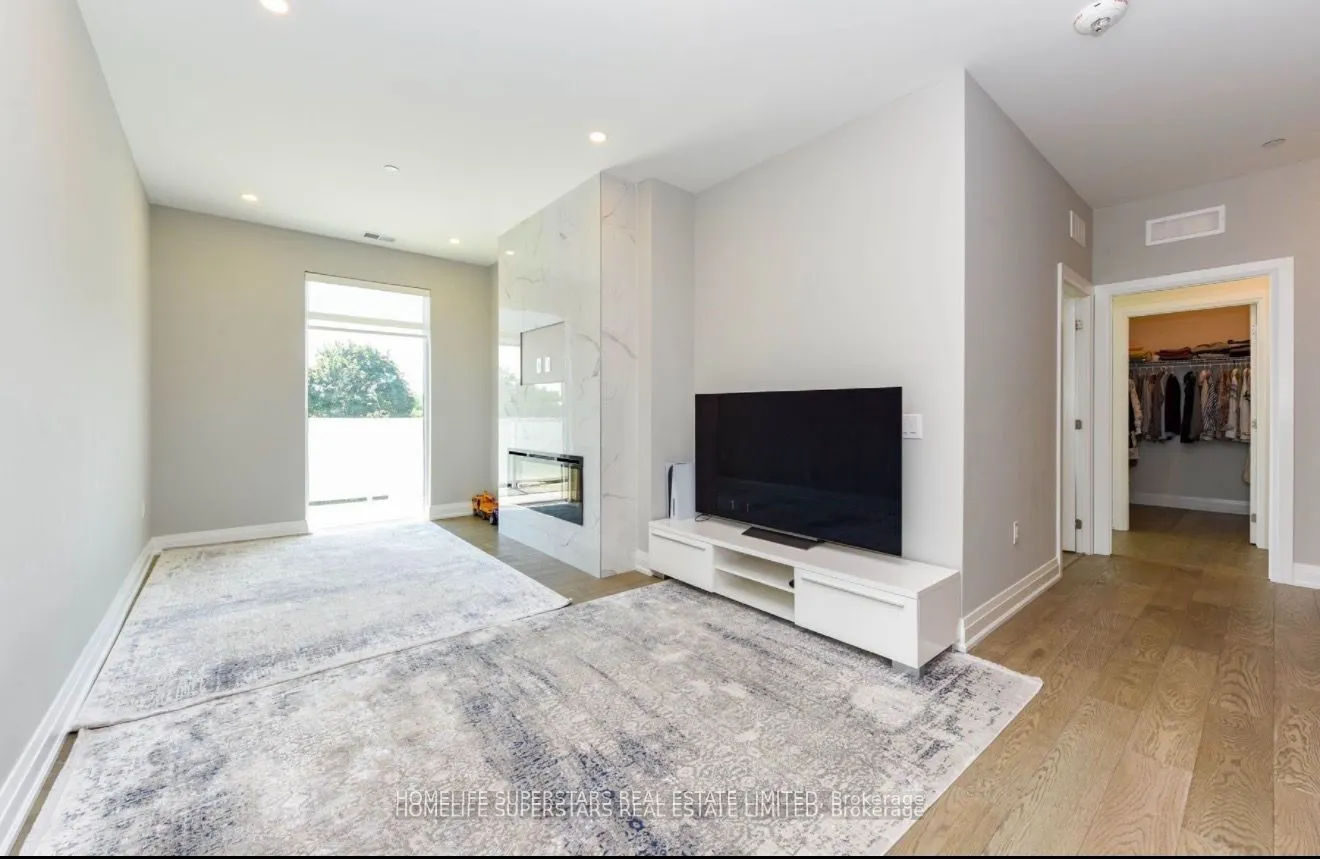 71 WYNDHAM Street #403