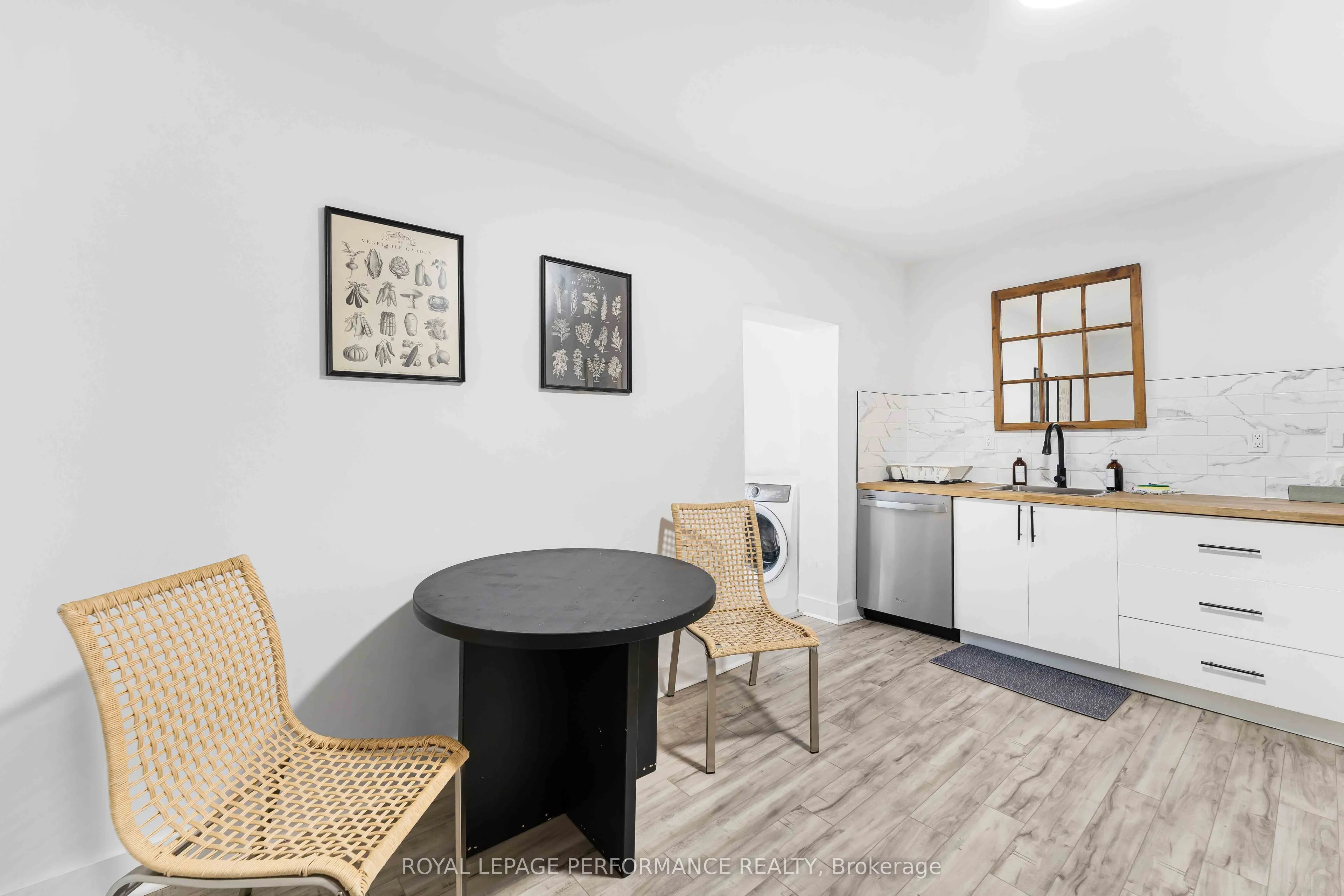 3-5 Mary Street N