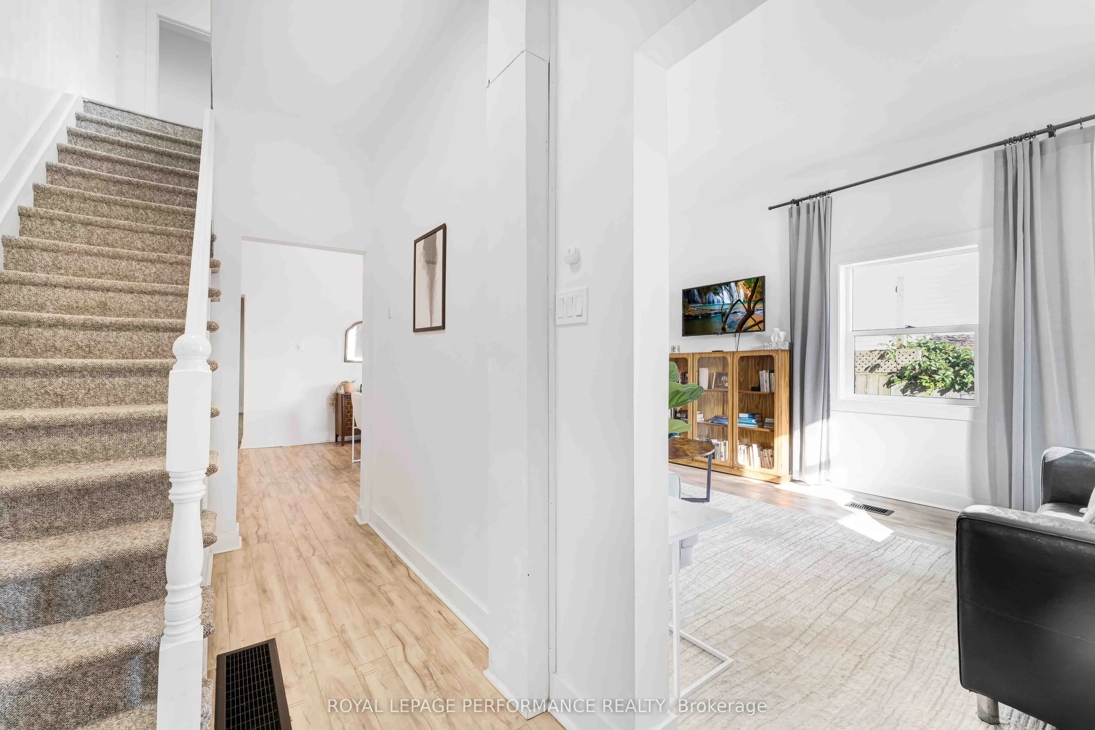 3-5 Mary Street N