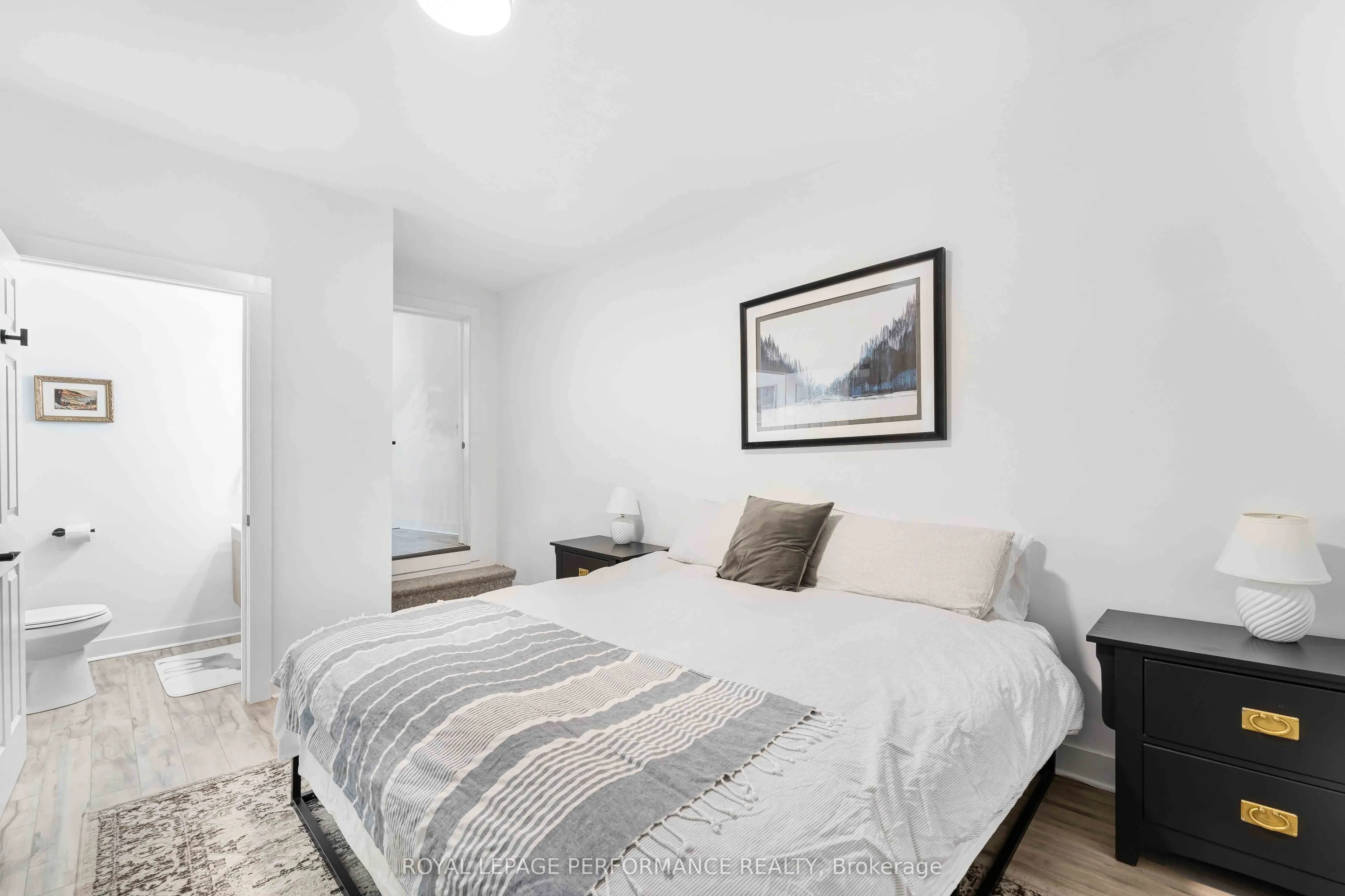 3-5 Mary Street N