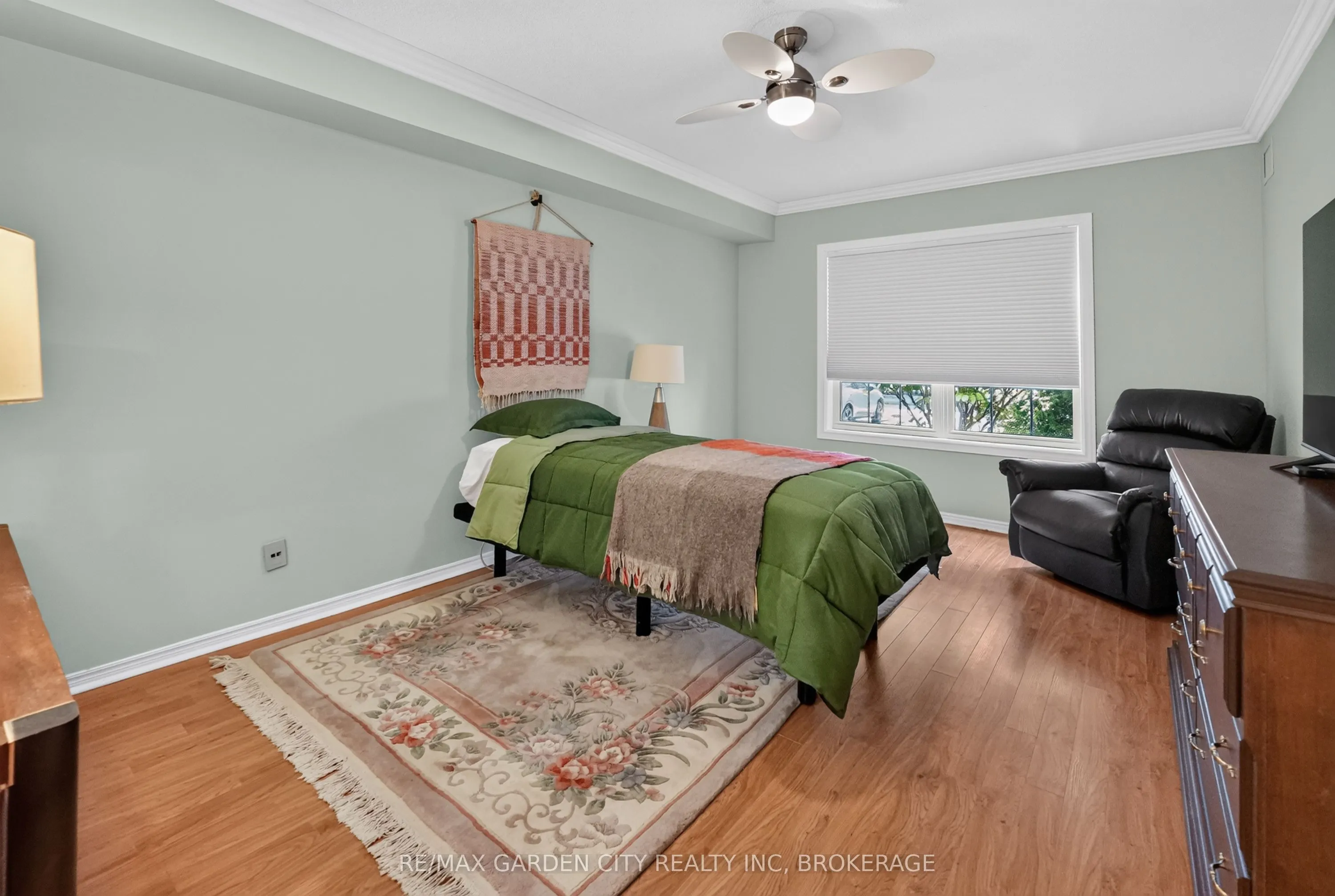 4090 John Charles Boulevard #107