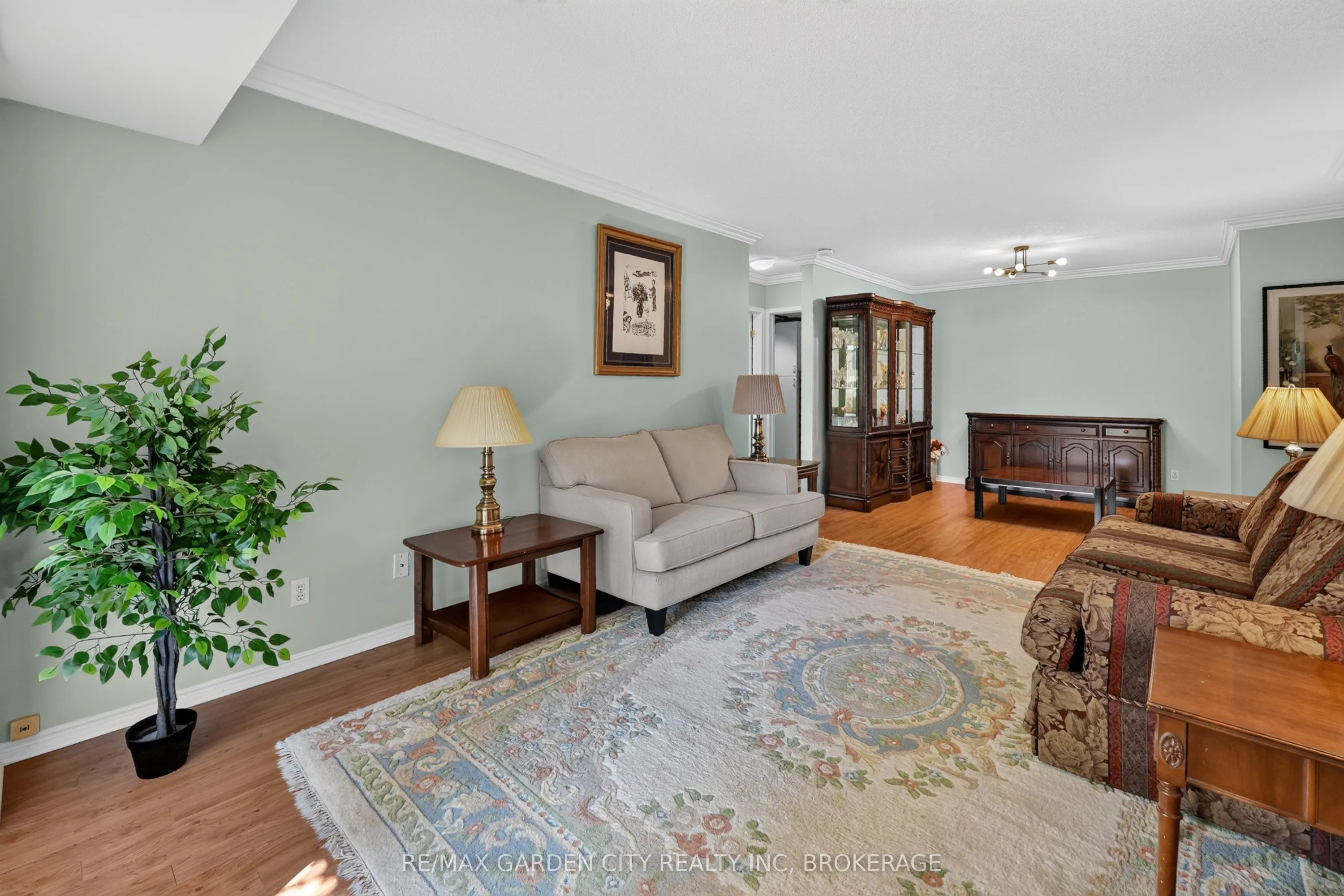 4090 John Charles Boulevard #107