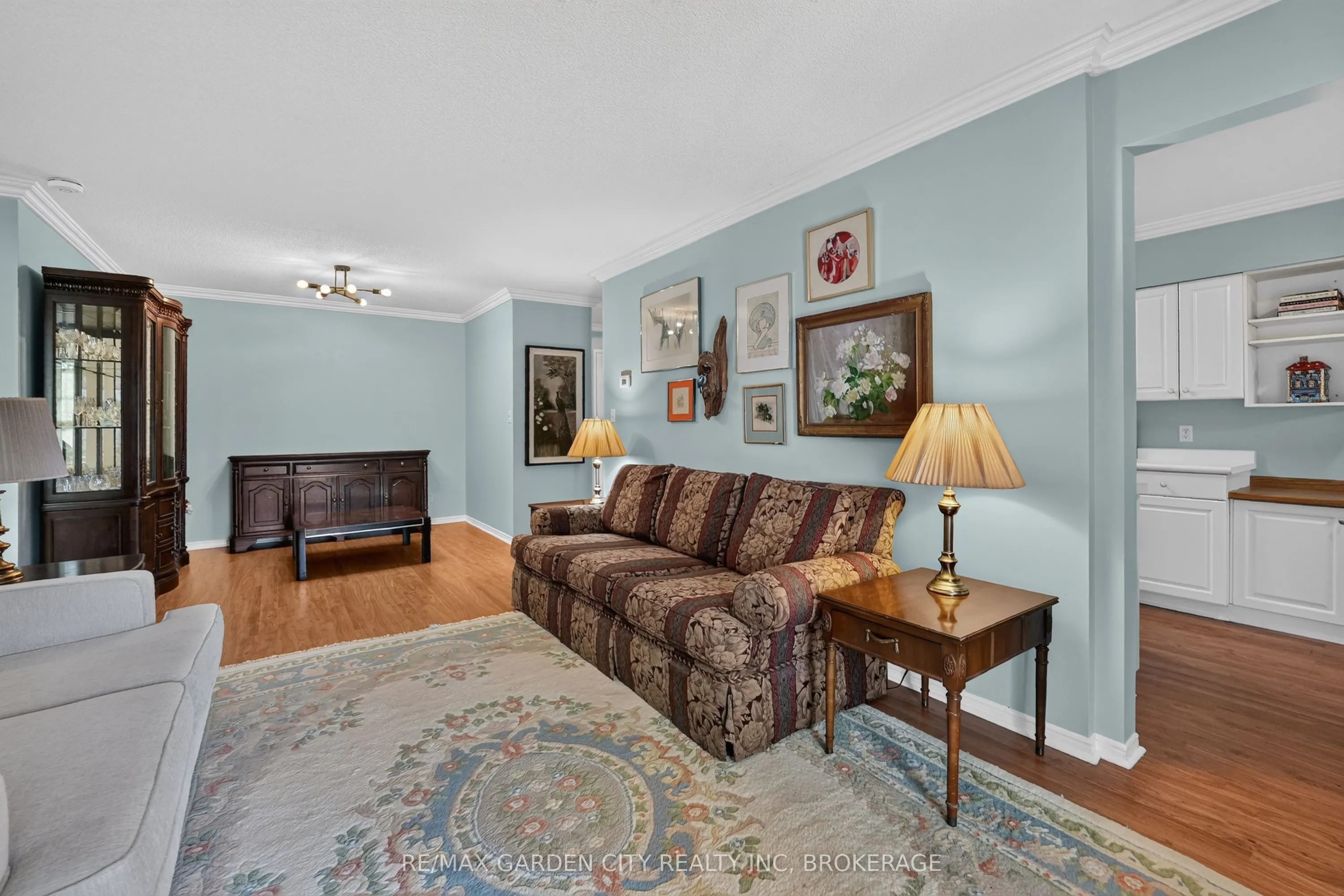 4090 John Charles Boulevard #107